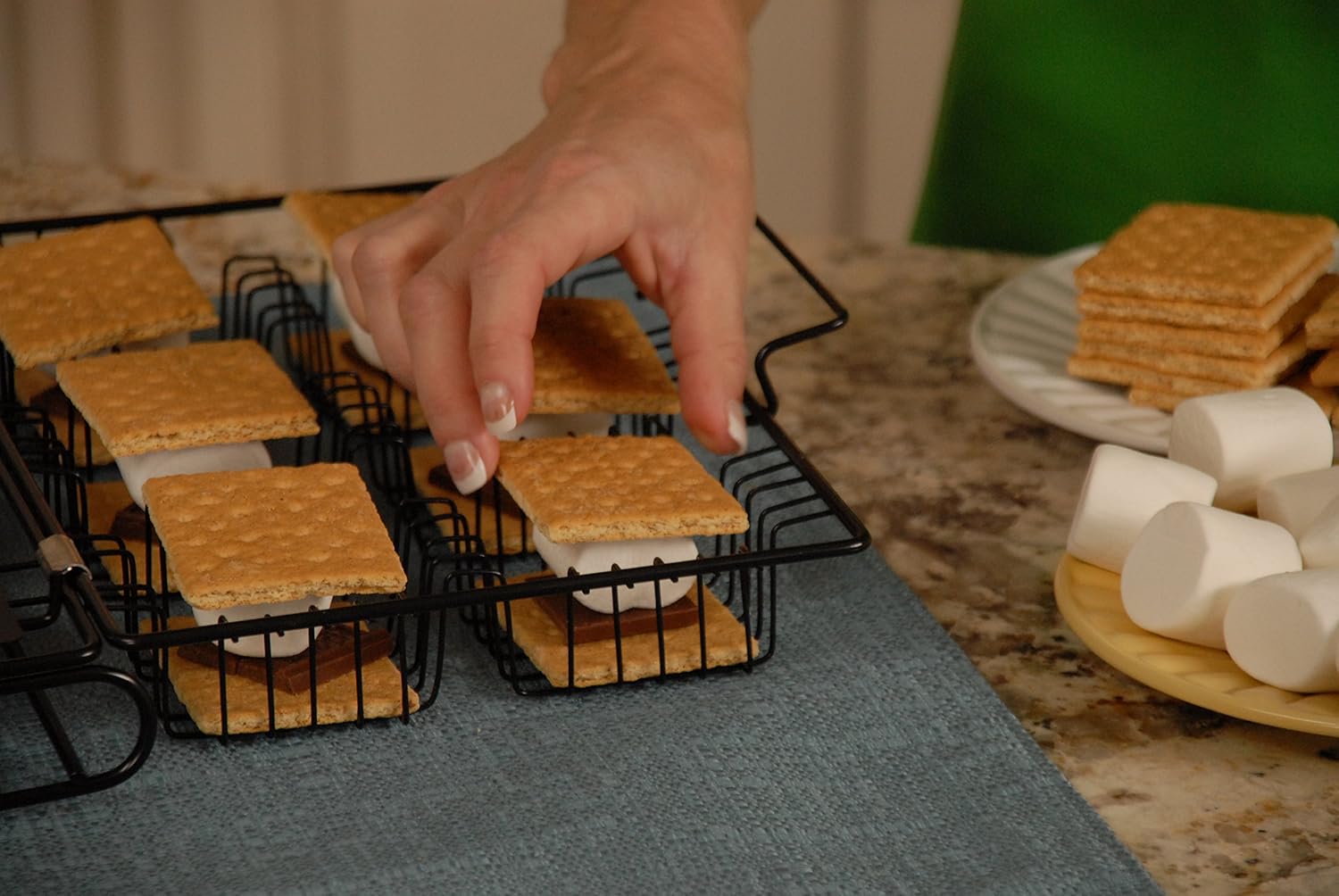 S'more to Love STL-611 Six-S'more Maker