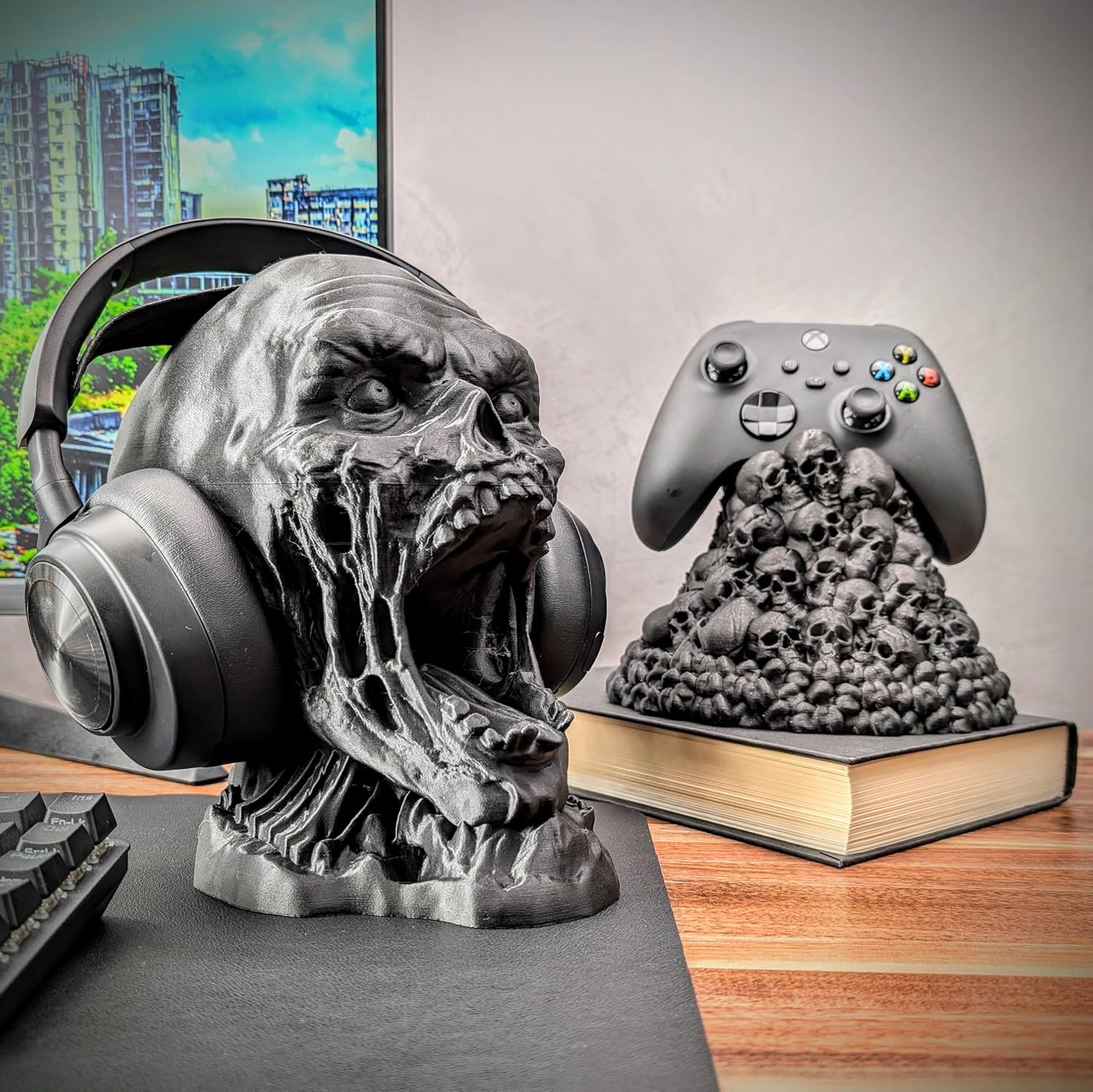 Zombie Head Headphone Stand Holder - Creepy and Cool Desktop Accessory for Gamers - Horror-Themed Headset Display - Halloween Decor - Gaming Setup Desk Accessories (Matte Black)