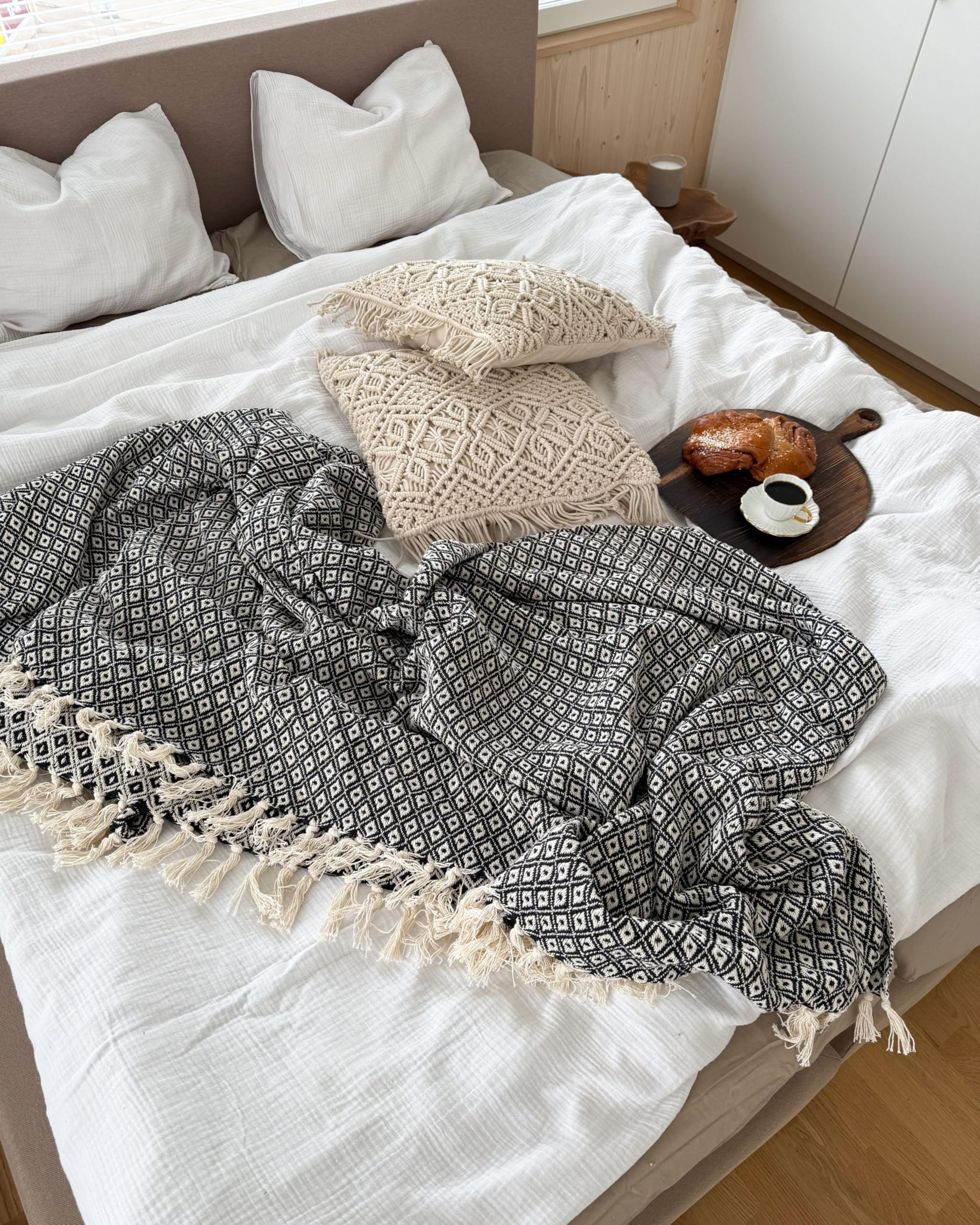 Beliani Dekokissen 2er Set Baumwolle beige 45 x 45 cm Makramee Design mit Fransen Pattan