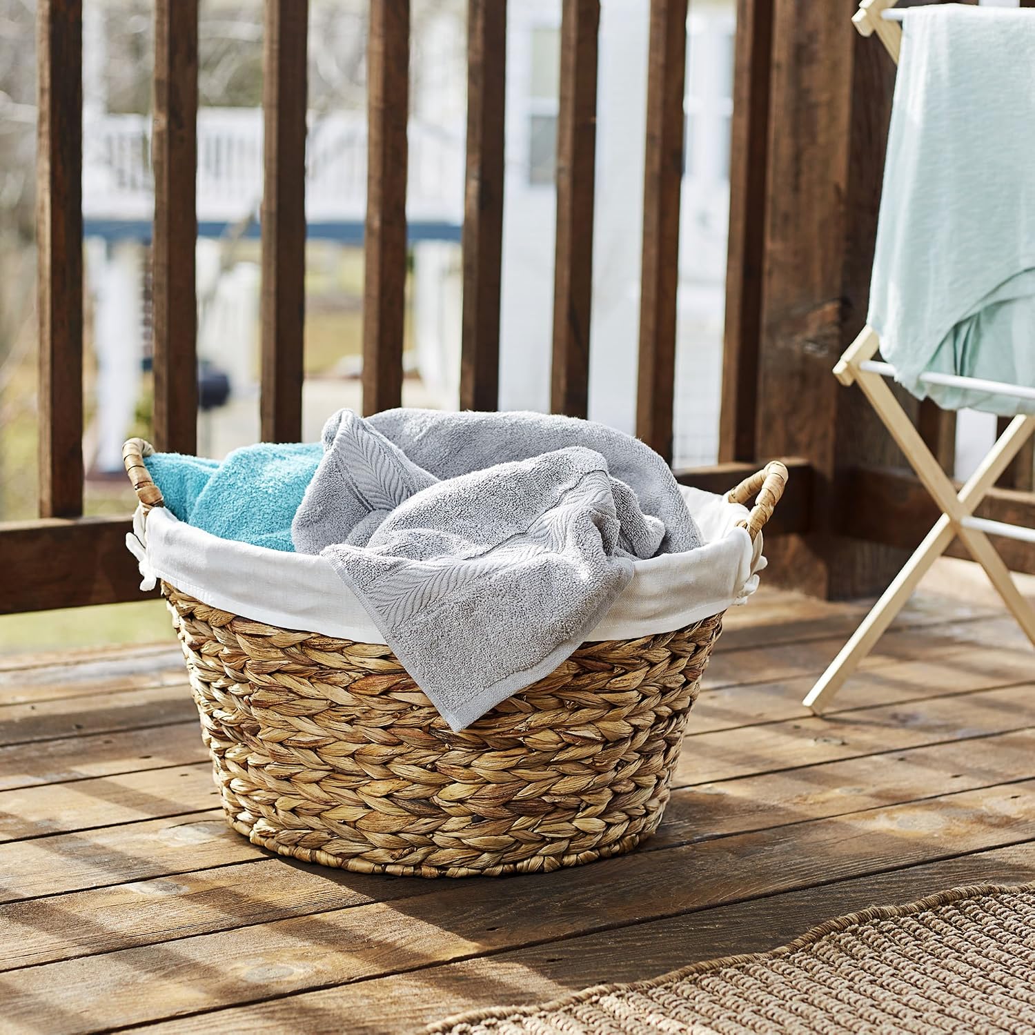 Household Essentials ML-6667N Round Wicker Laundry Basket Hamper with Liner, Natural Water Hyacinth