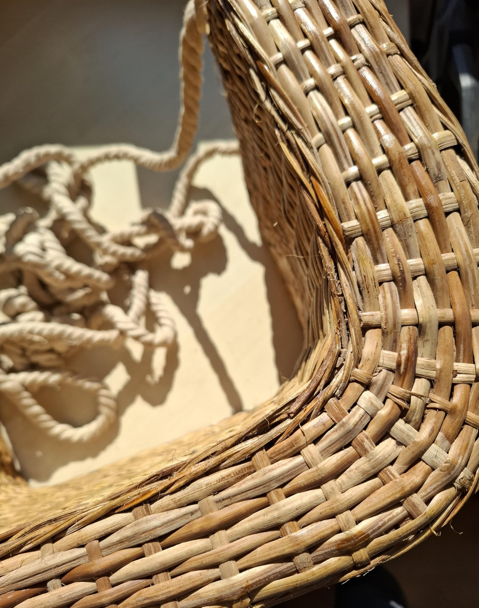 Schaukel mit Rattangeflecht – Hängeschaukel Natur - Sitzschaukel aus Naturmaterial – Für Kinder & Erwachsene – 45 x 35 cm – Handgefertigt mit Seil- 2. Wahl, mit diversen Schönheitsfehlern 20171-B