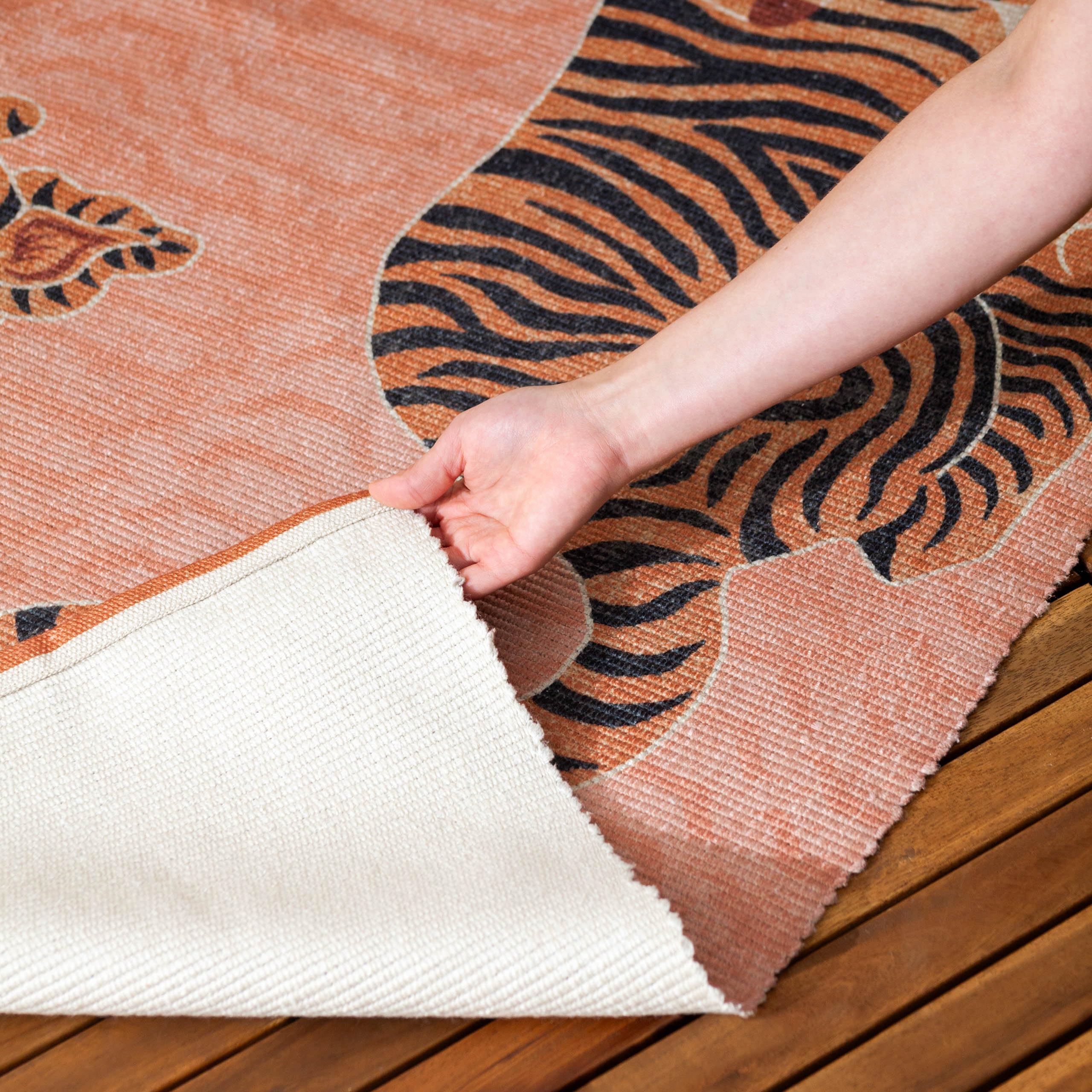 furn. Tibetan Tiger Tappeto – Interno/Esterno Ispirazione Tribale Tigre Lavabile Resistente Alle Intemperie Tessitura Piatta Tappeto (Corallo - 120x170cm)