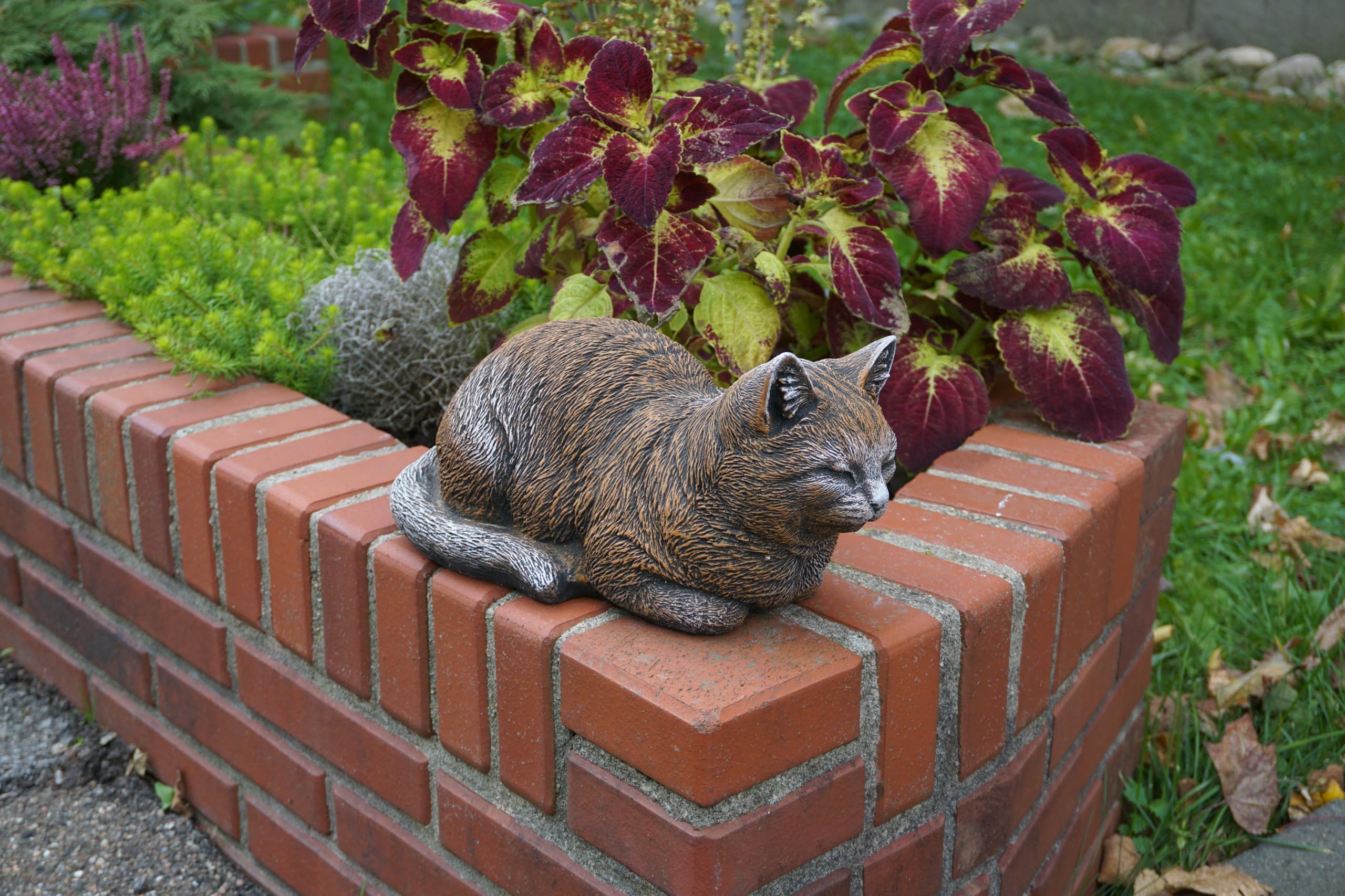 gartendekoparadies.de Masywna kamienna figurka kota, wysokość 17 cm, 35 x 20 cm, 9 kg, z odlewu kamiennego, odporna na mróz, do użytku wewnątrz i na zewnątrz (brązowa)