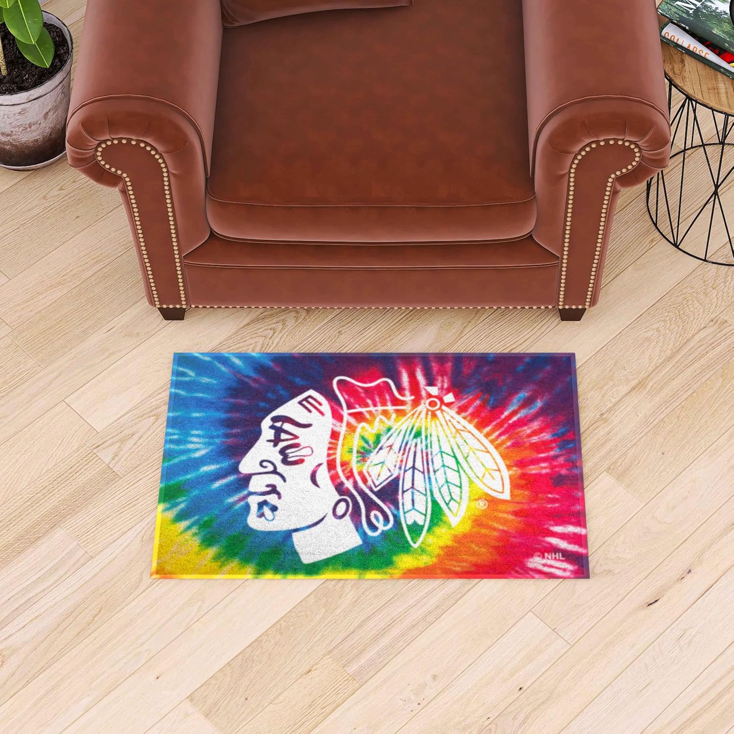FANMATS 34472 NHL - Chicago Blackhawks Tie Dye Starter Mat Accent Rug - 19in. x 30in.| Sports Fan Home Decor Rug and Tailgating Mat