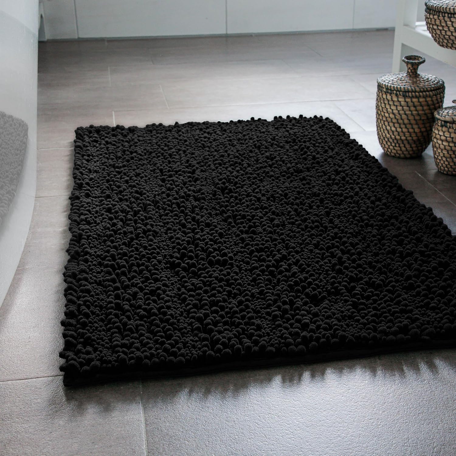 Wecon Home Basics Benno – miękki dywanik łazienkowy z wysokim runem z szenilu, antypoślizgowy, nadaje się do prania w pralce, ciepły i przytulny (60 x 100 cm, czarny)