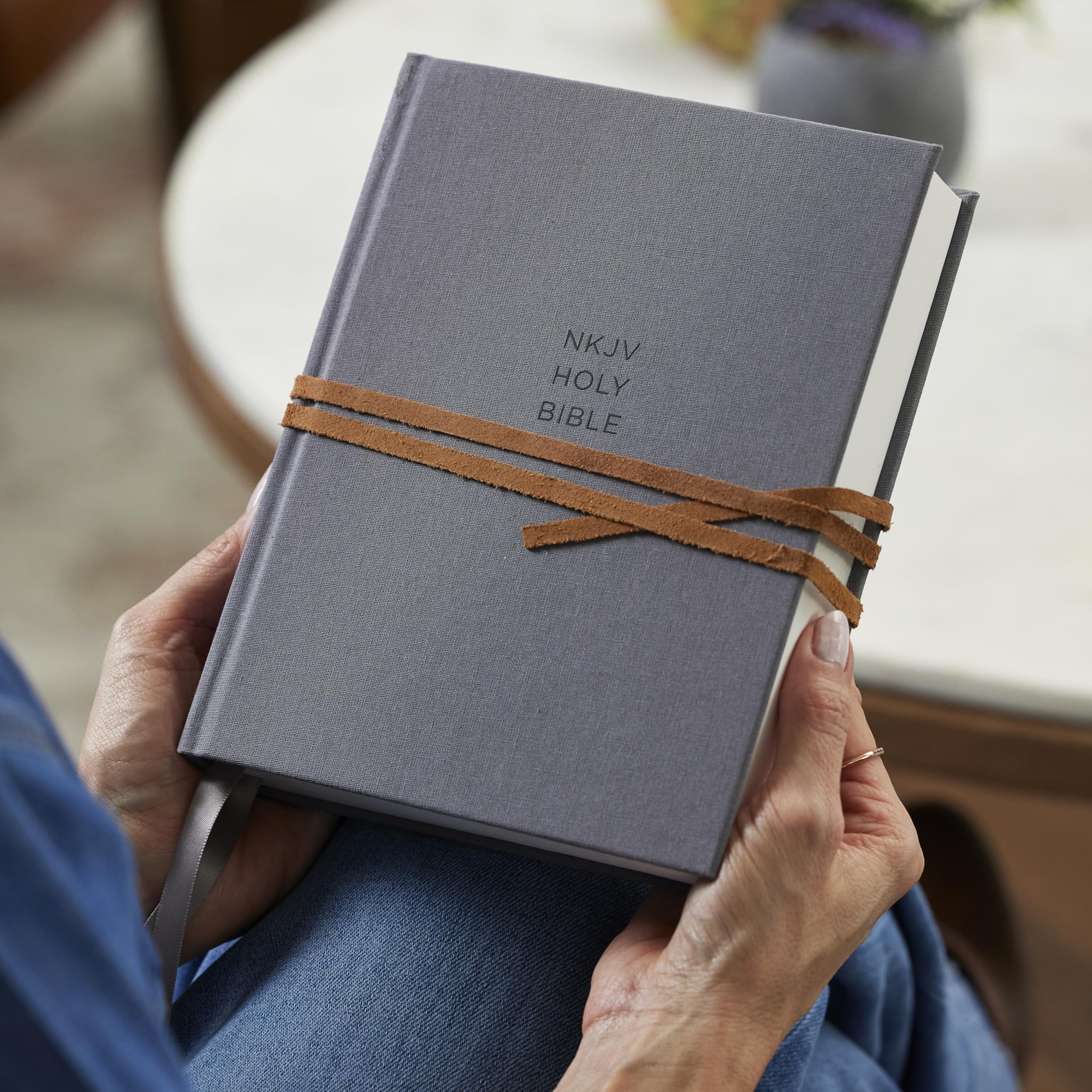 NKJV, Journal the Word Bible: Reflect, Journal or Create Art Next to Your Favorite Verses (Cloth over Board, Gray, Red Letter, Comfort Print): ... or Create Art Next to Your Favorite Verses