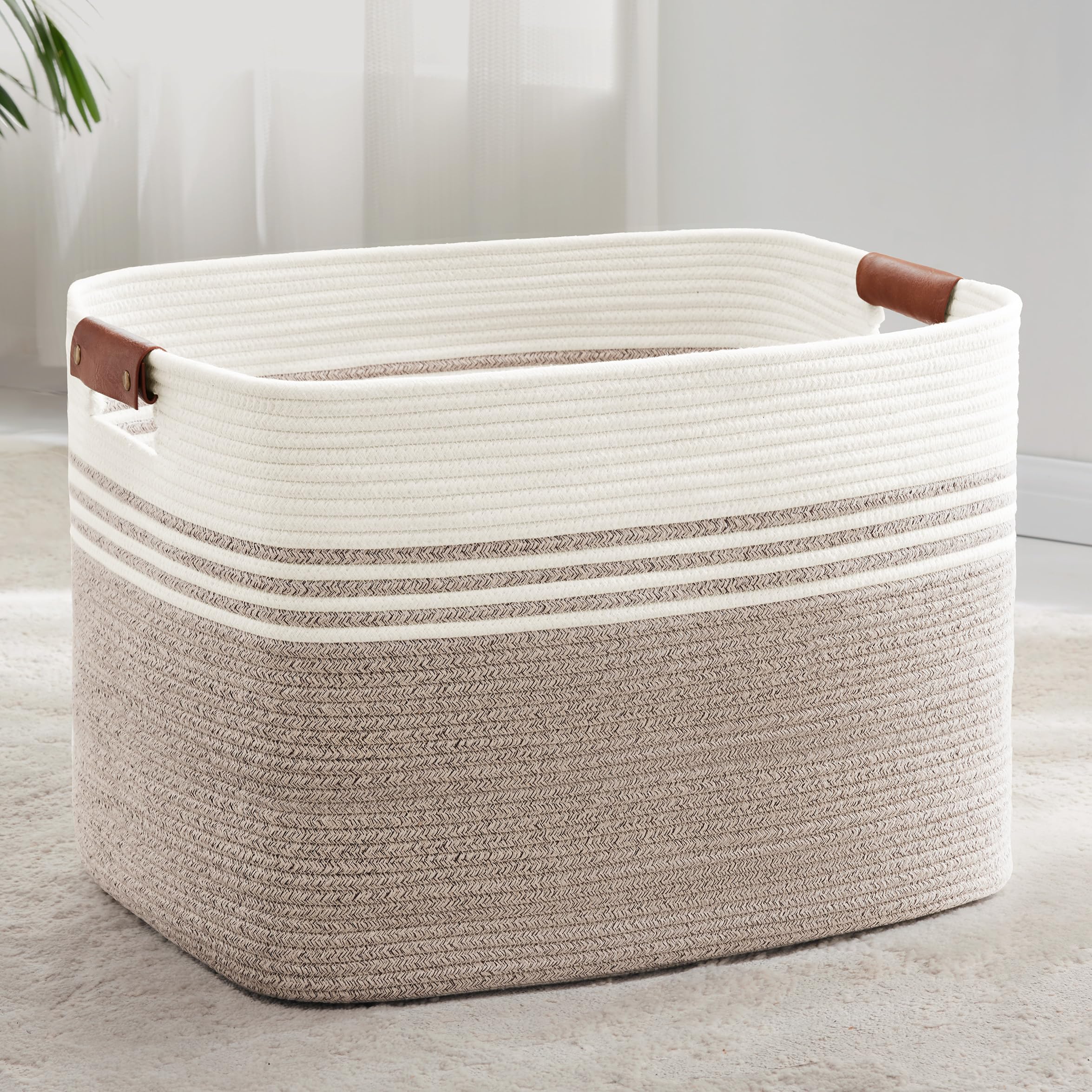 Grand panier à linge tressé en corde de coton, 100L avec anses en cuir, pour couvertures, vêtements et jouets, adapté à la chambre d'enfant et au salon, 55x43x30 cm, blanc et brun