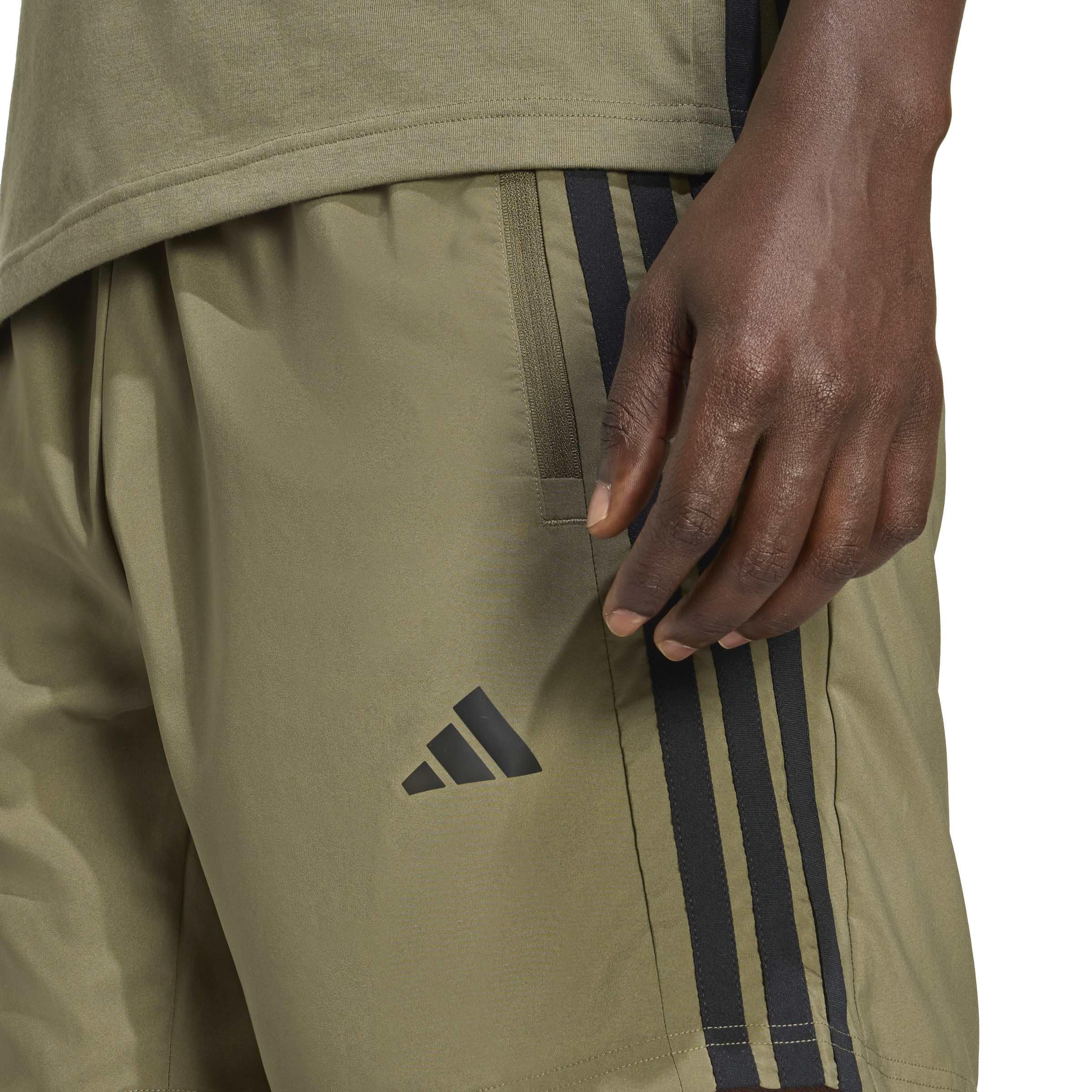 adidas Homme Workout Essentials Base 3 Stripes Woven Short Shorts, Olive strata/Black, XL 7 inch