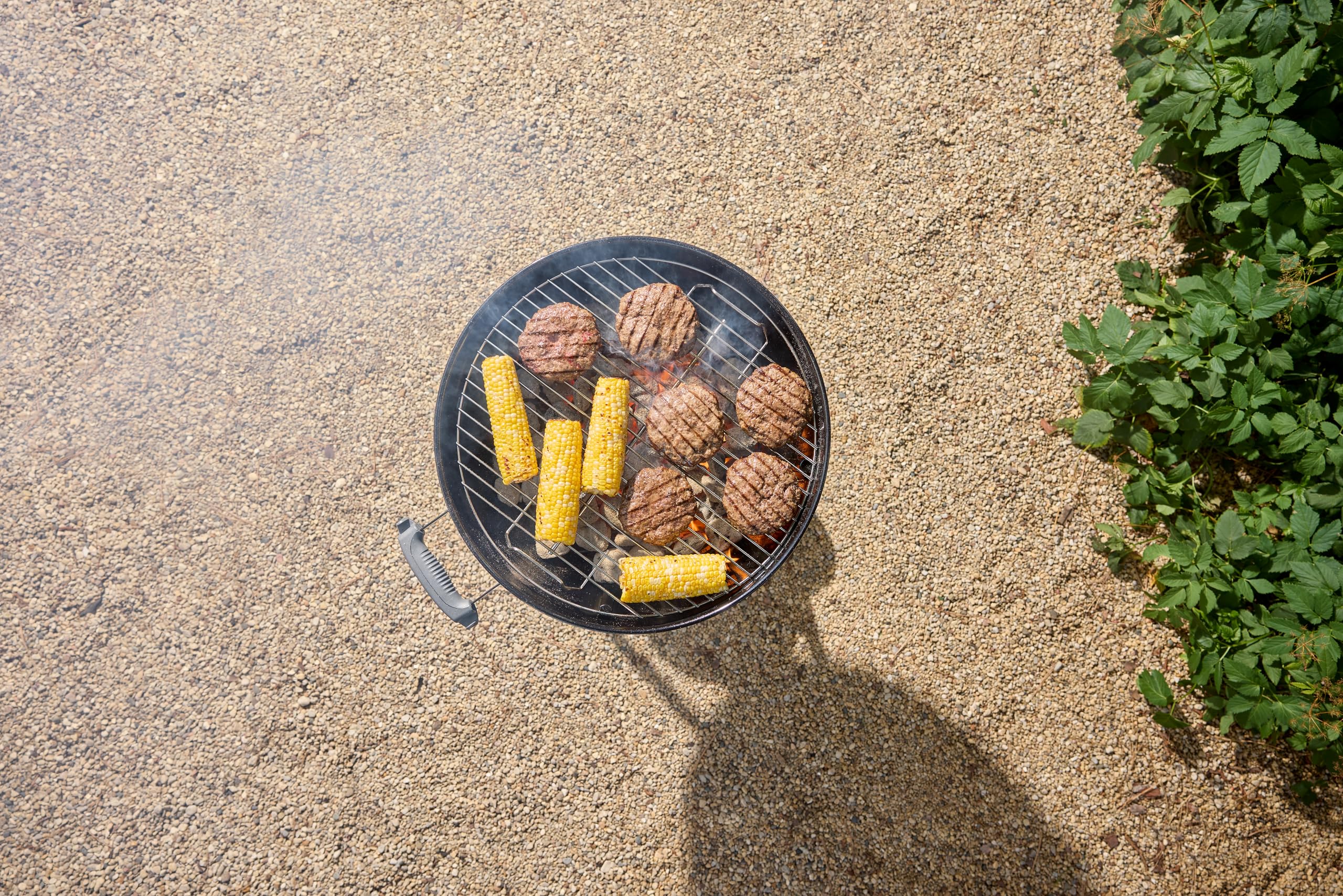 Weber Kettle Parrilla de carbón (versión 2026) / Soporte de Tres Patas con Ruedas, diseño Resistente al Calor y a la corrosión, Parrilla cromada de Tres Capas, Negro — view 15