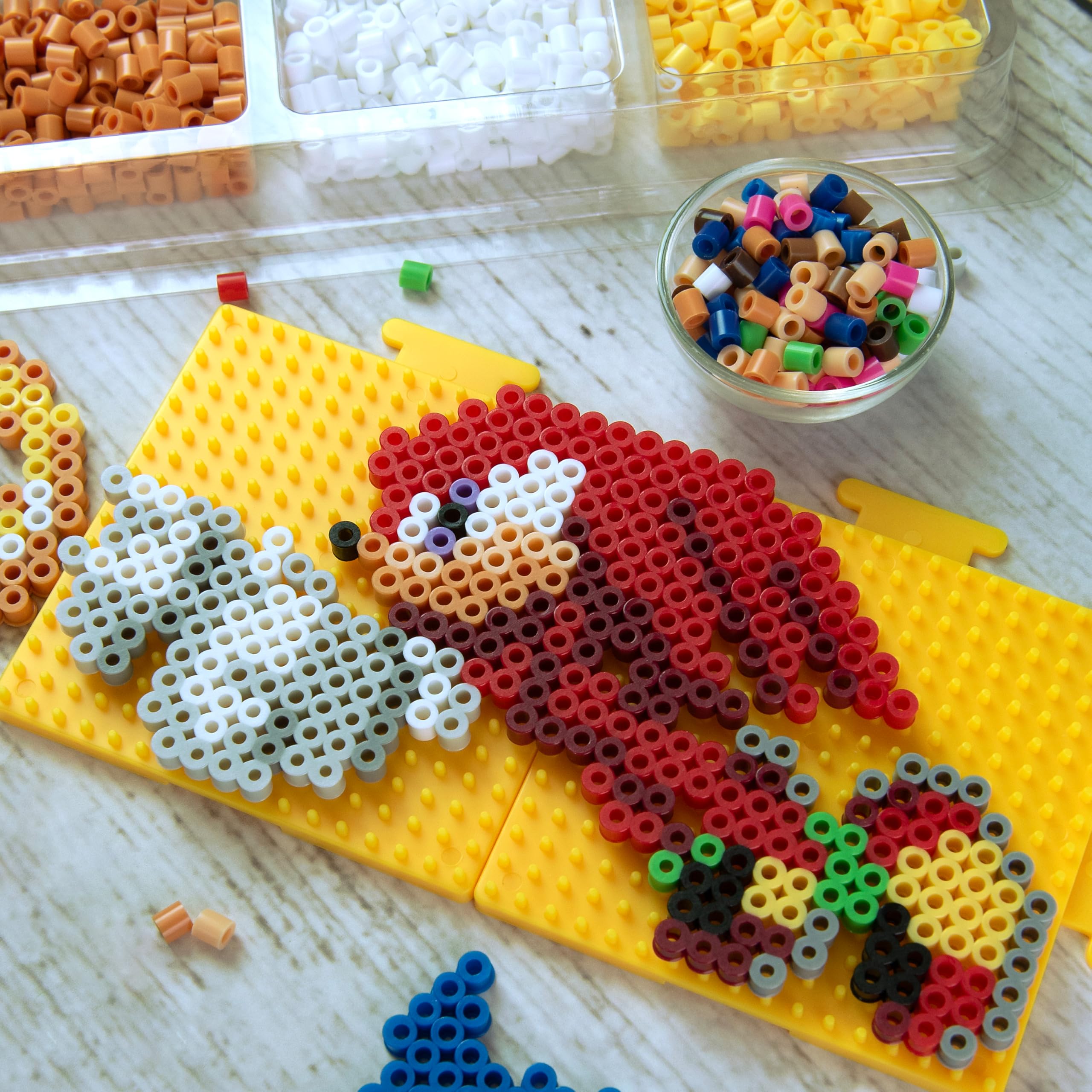 Perler 80-57249 Sonic The Hedgehog Deluxe - Kit de actividades de manualidades con cuentas fusionadas con 14 proyectos, multicolor, 4504 piezas