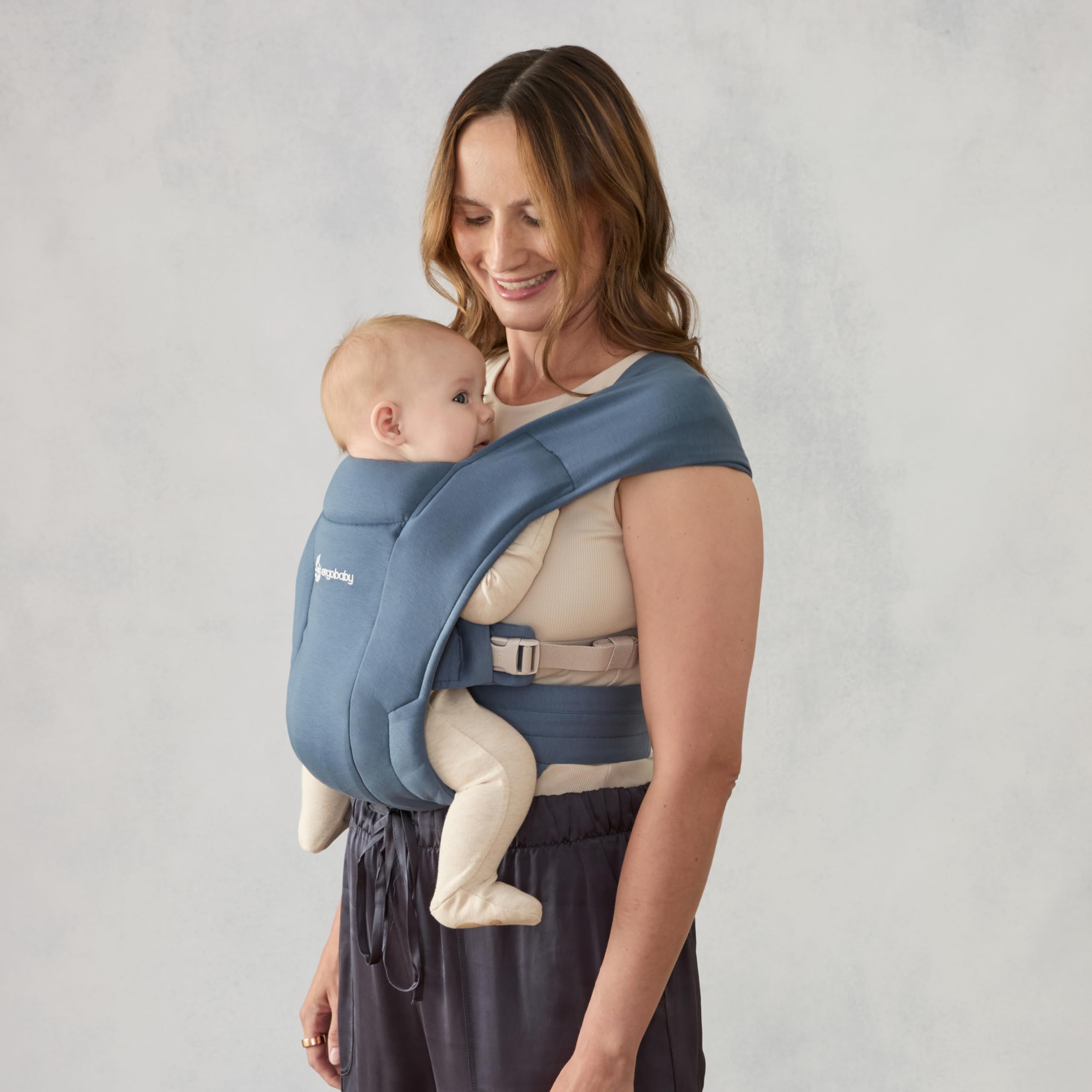 Ergobaby Embrace Babytrage für Neugeborene ab Geburt Extra Weich, Bauchtrage Baby-Tragetasche Ergonomisch, Oxford-Blau, 1 Stück (1er Pack)