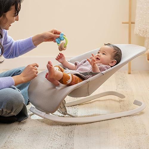 Miniatura 7 de Munchkin Spring Baby - Asiento mecedor y mecedor para bebé, diseño 2 en 1, portátil y ligero con 3 posiciones reclinables, color gris