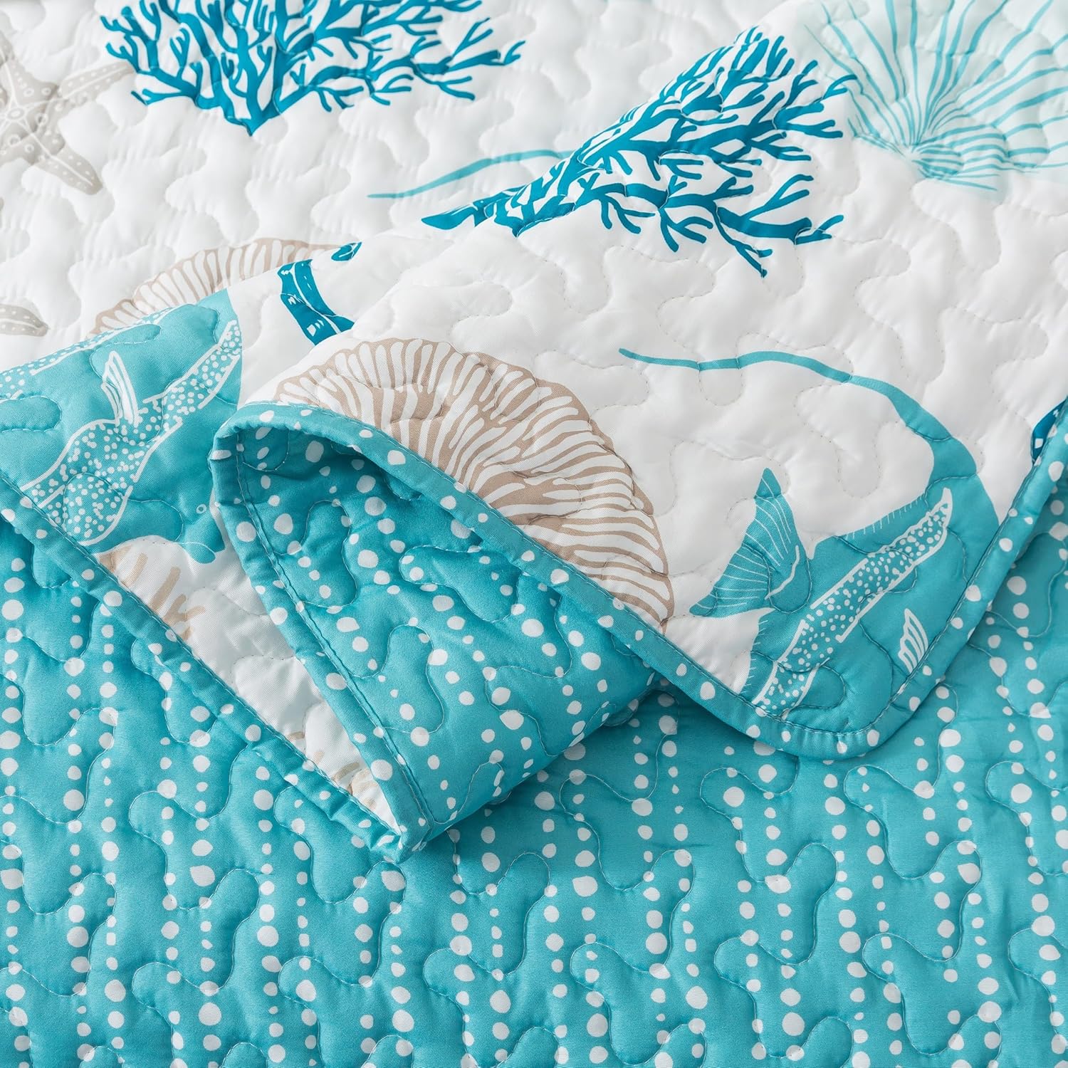 Soul & Lane Beach Quilt Set – King and 2 Shams, Coastal Bedding and Ocean Themed Quilt with Seahorse Starfish Design, Lightweight Beach Bedspread, Quilted Nautical Comforter Set, Coastal Beauty