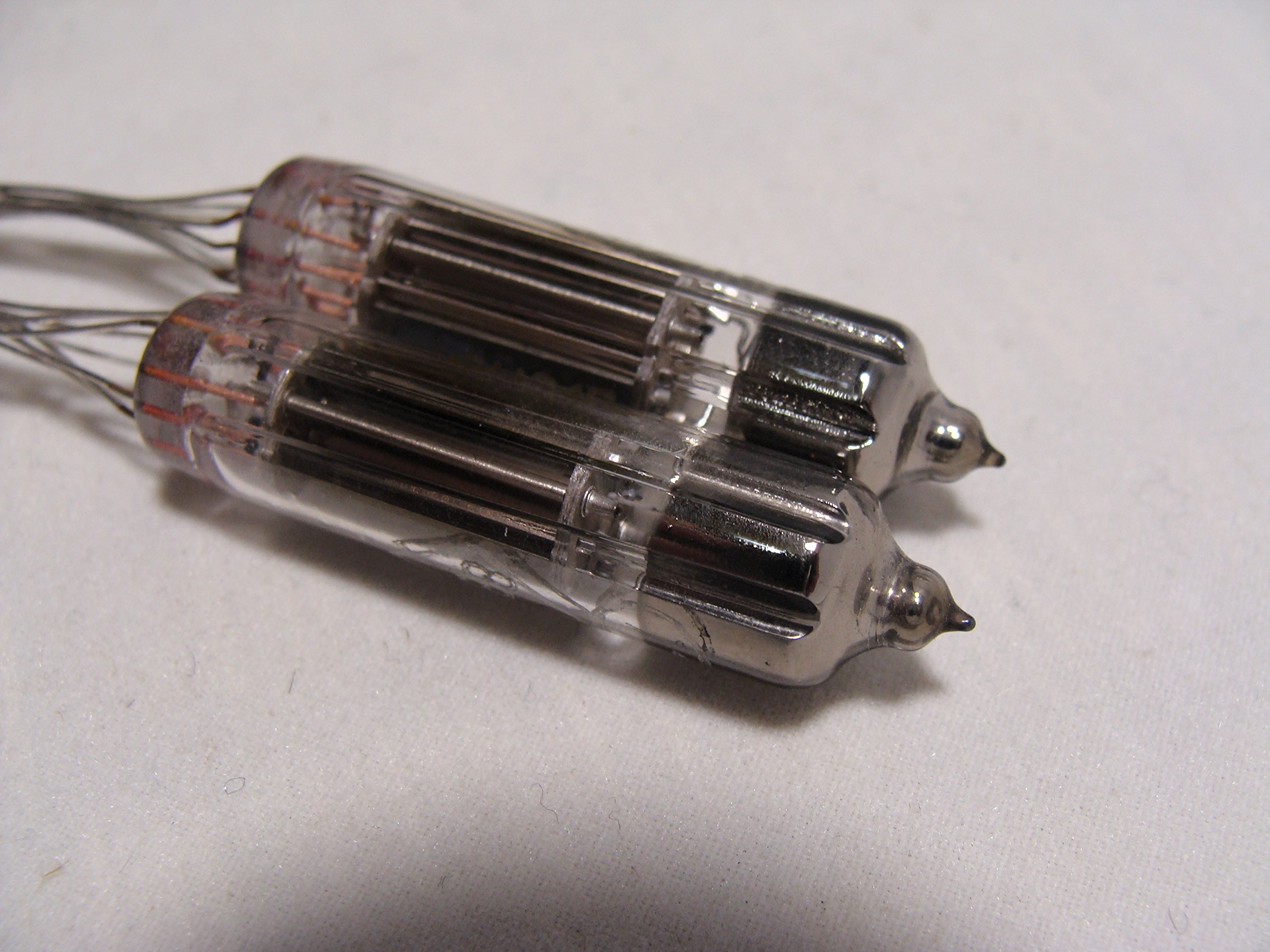 Amazon | ロシア製真空管 6N21B (6112 6N17B) ミニチュア管 双三極管