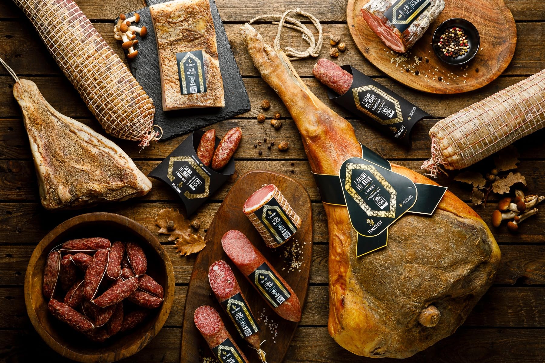Tomassoni PROSCIUTTO CRUDO Maiale Semibrado Suino della Marca | Senza Glutine e Senza Lattosio | Prodotto Artigianale 100% Italiano | Specialità Gourmet Marchigiana | Intero Sottovuoto 8,5kg