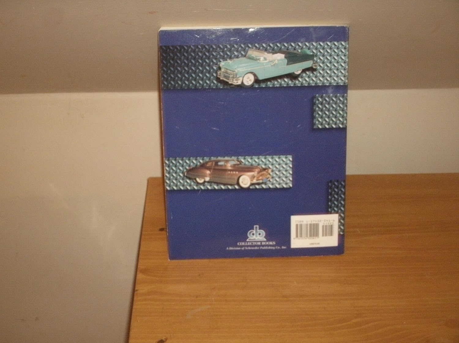 Collectors Guide to Diecast Toys and Scale Models: Identification & Values      Paperback – January 1, 1998