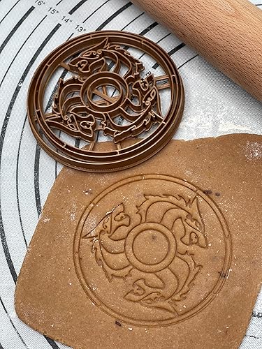 Miniatura 2 de Cortador y molde de galletas Red Wolf Fenrir Viking Shield de 4 pulgadas producido por 3D Kitchen Art