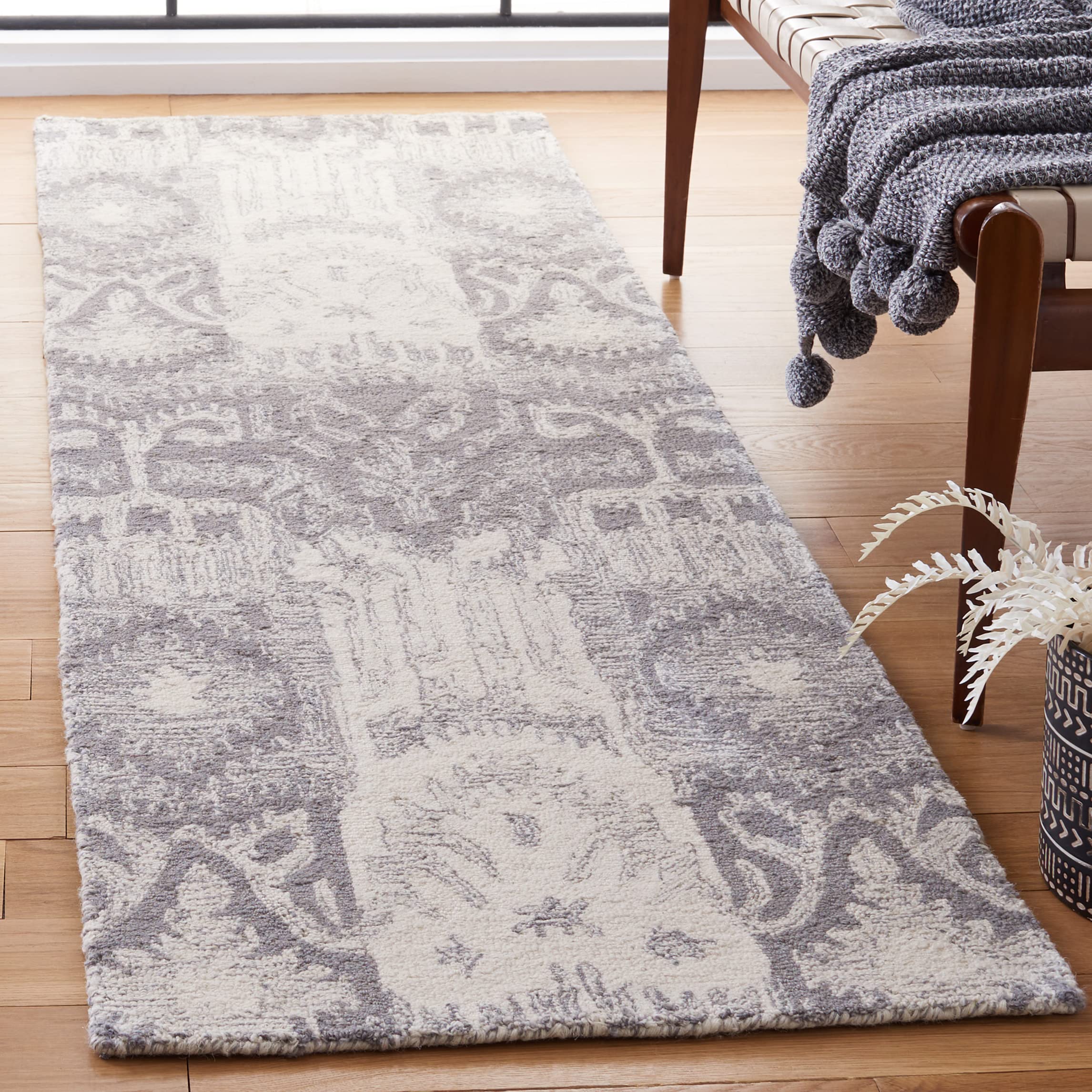 SAFAVIEH Ikat Collection Runner Rug - 2'3