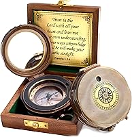 Vista 1 de Confía en el Señor con todo tu corazón - Cita grabada de Proverbios 3:5-6 Brújula con caja de madera, tarjeta de felicitación, brújula de regalo