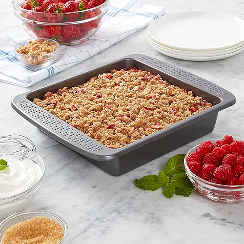 Miniatura 7 de Chicago Metallic Sartén cuadrada antiadherente para todos los días. Perfecto para hacer pasteles cuadrados, brownies, cazuelas y más gris