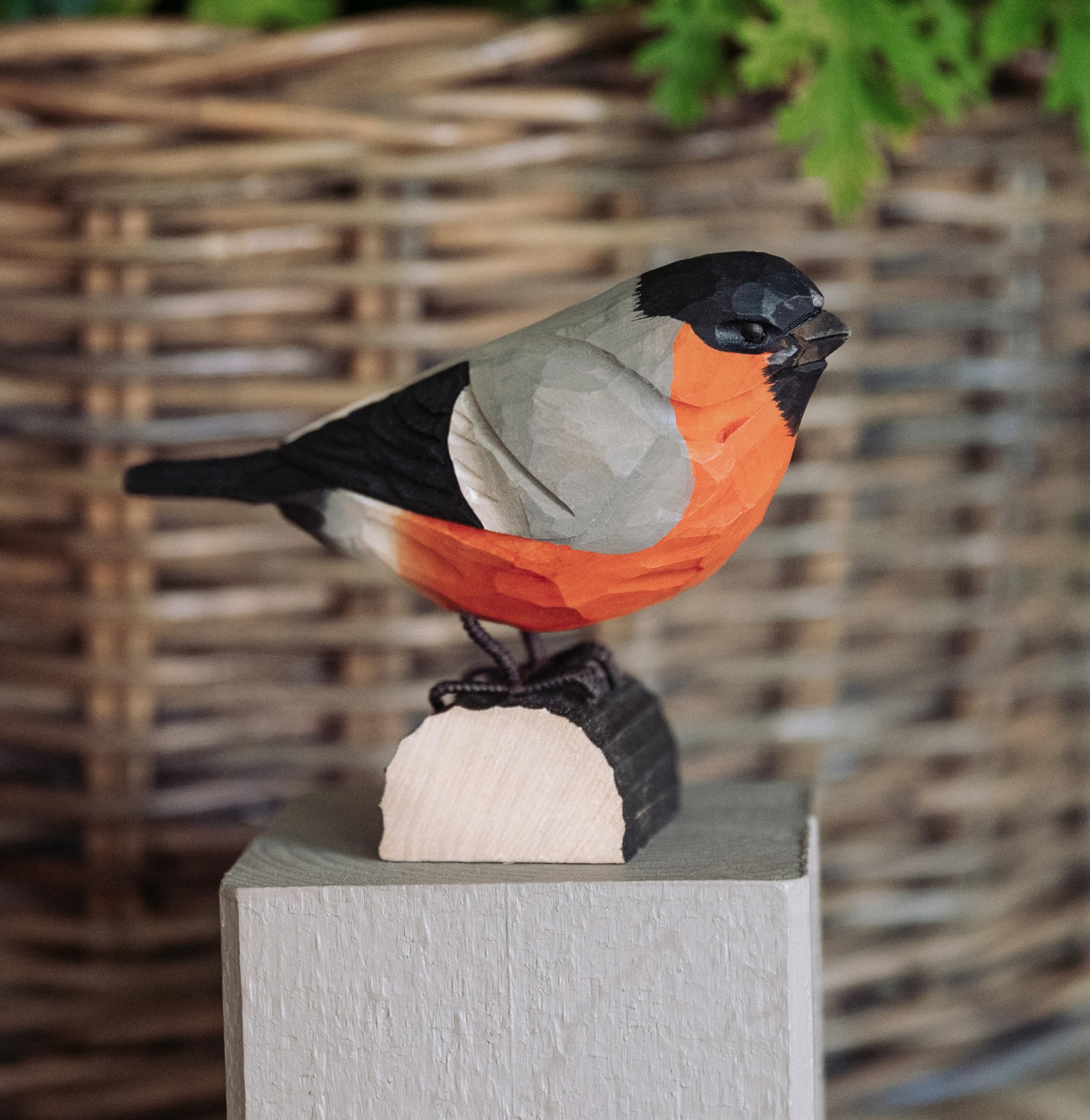 Handgeschnitzter Holz-Vogel Dompfaff Von Wildlife Garden – Naturgetreue Deko Für Zuhause