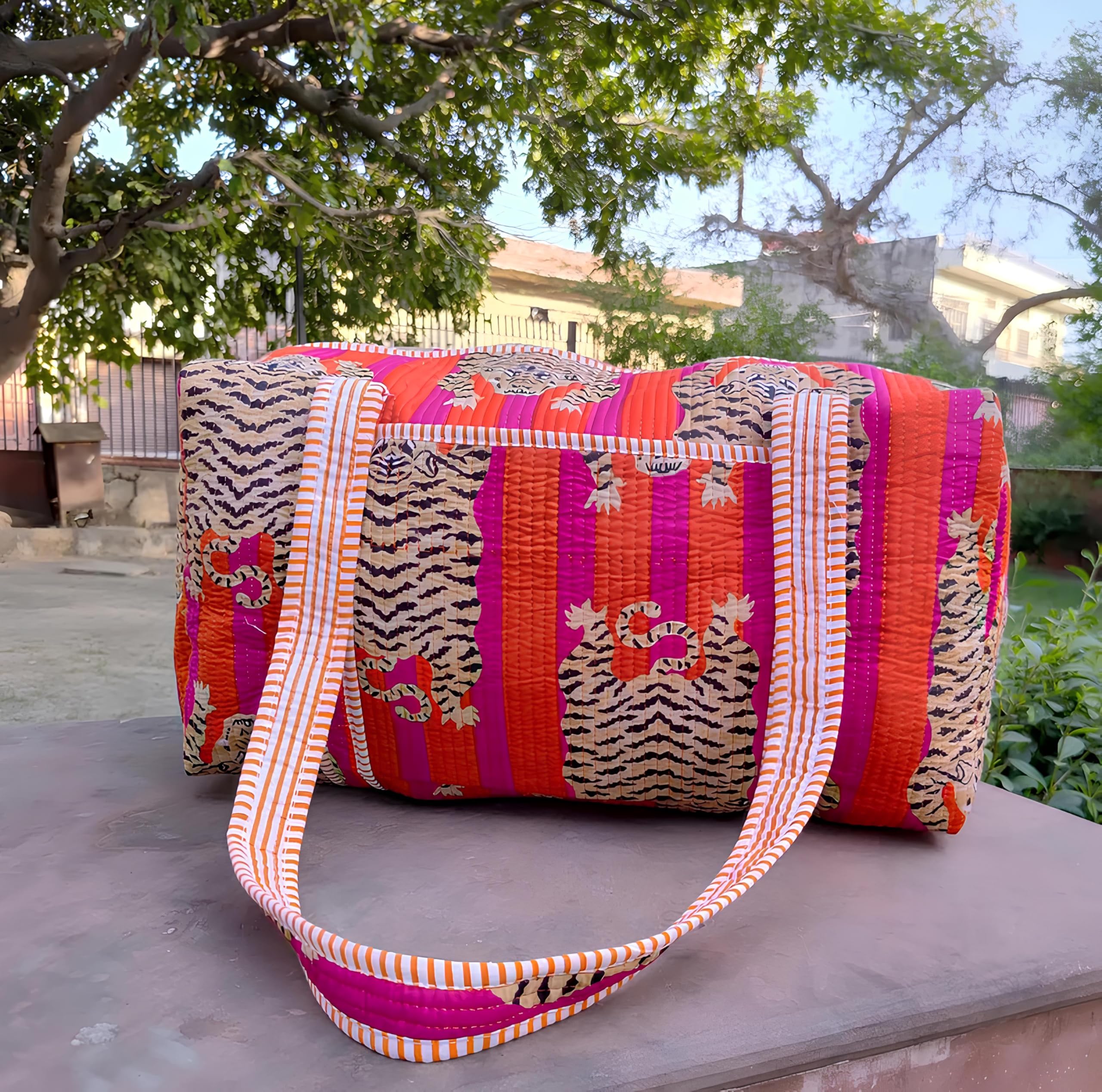 INDACORIFY Gesteppte Tragetasche | Große Shopper-Tasche mit Seidendruck für Damen | Indische handgefertigte Tasche mit verschiedenen Drucken und Reißverschluss
