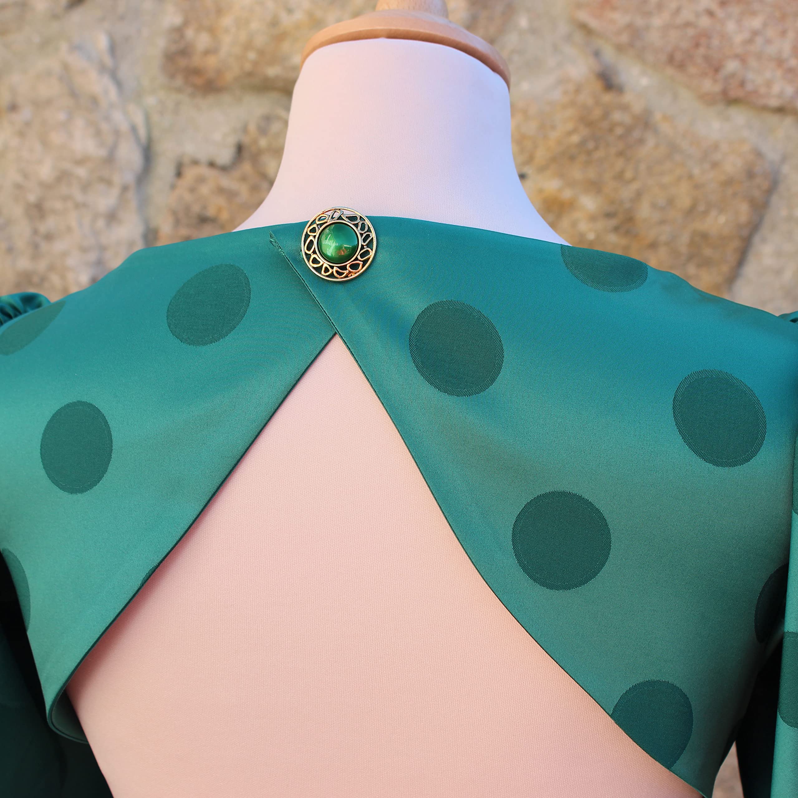 Patrón de costura vestido flamenca volantes de mujer para hacerlo tú misma. Tutorial en vídeo para ayudarte a realizarlo. Talla 36 a la 52. Patrón multitalla en papel.
