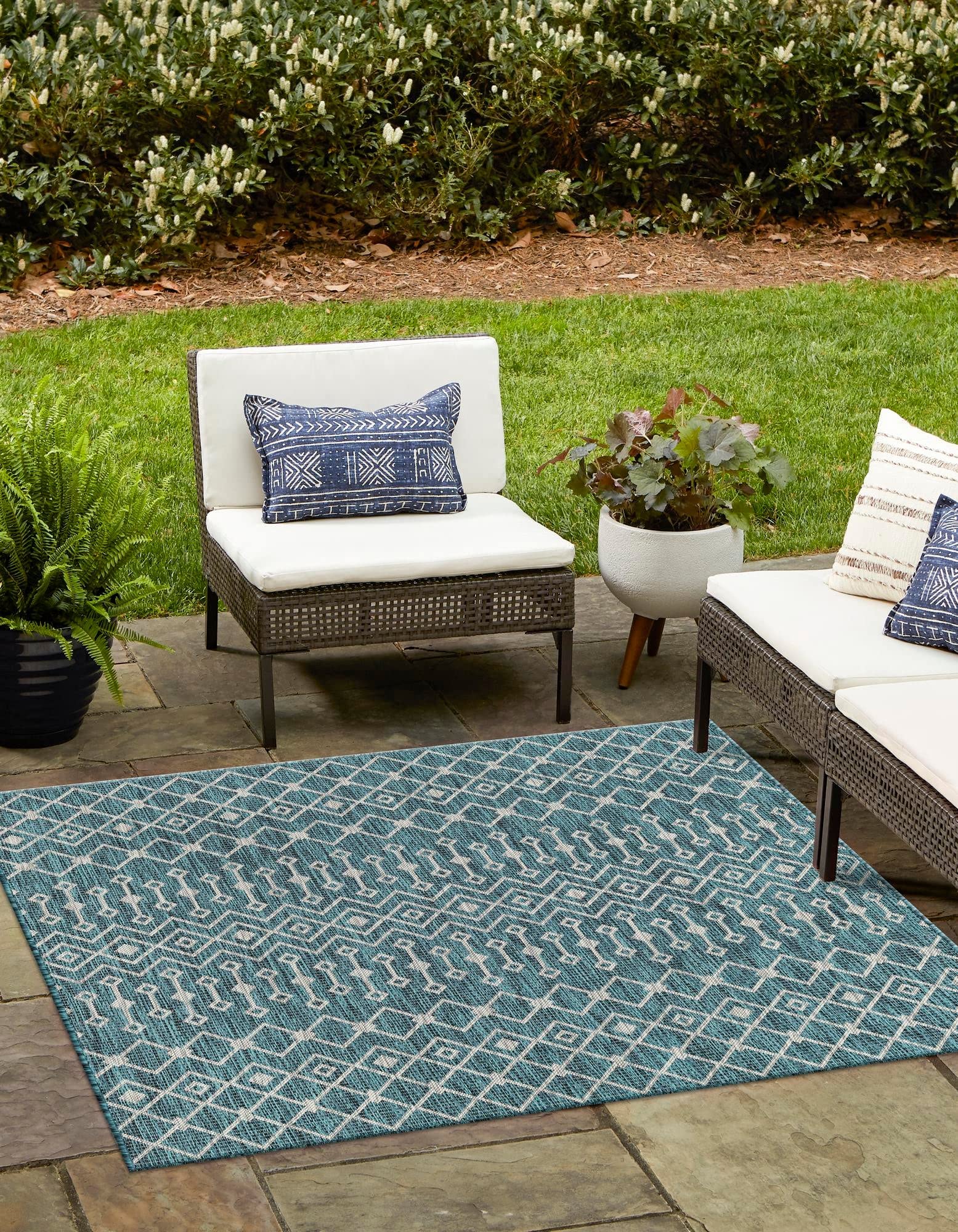 Unique Loom Outdoor Trellis Collection Area Rug - Tribal Trellis (7' 10" Square, Teal/ Ivory)