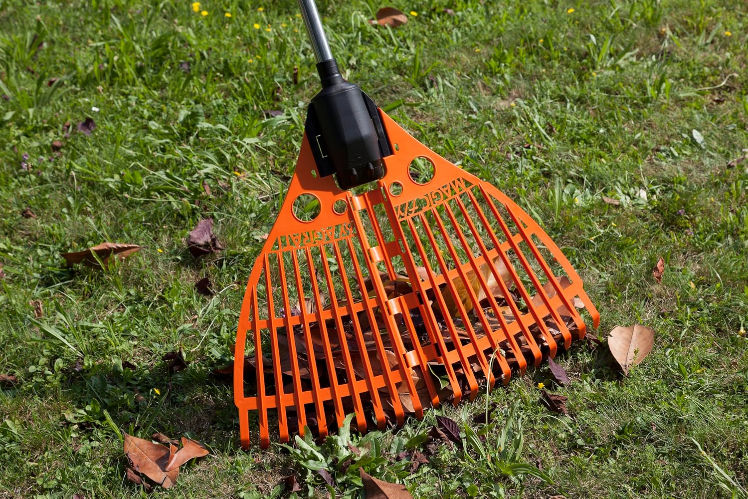 Agrati Magic Fly Leaf Rake / Lawn Rake - Detachable Handle