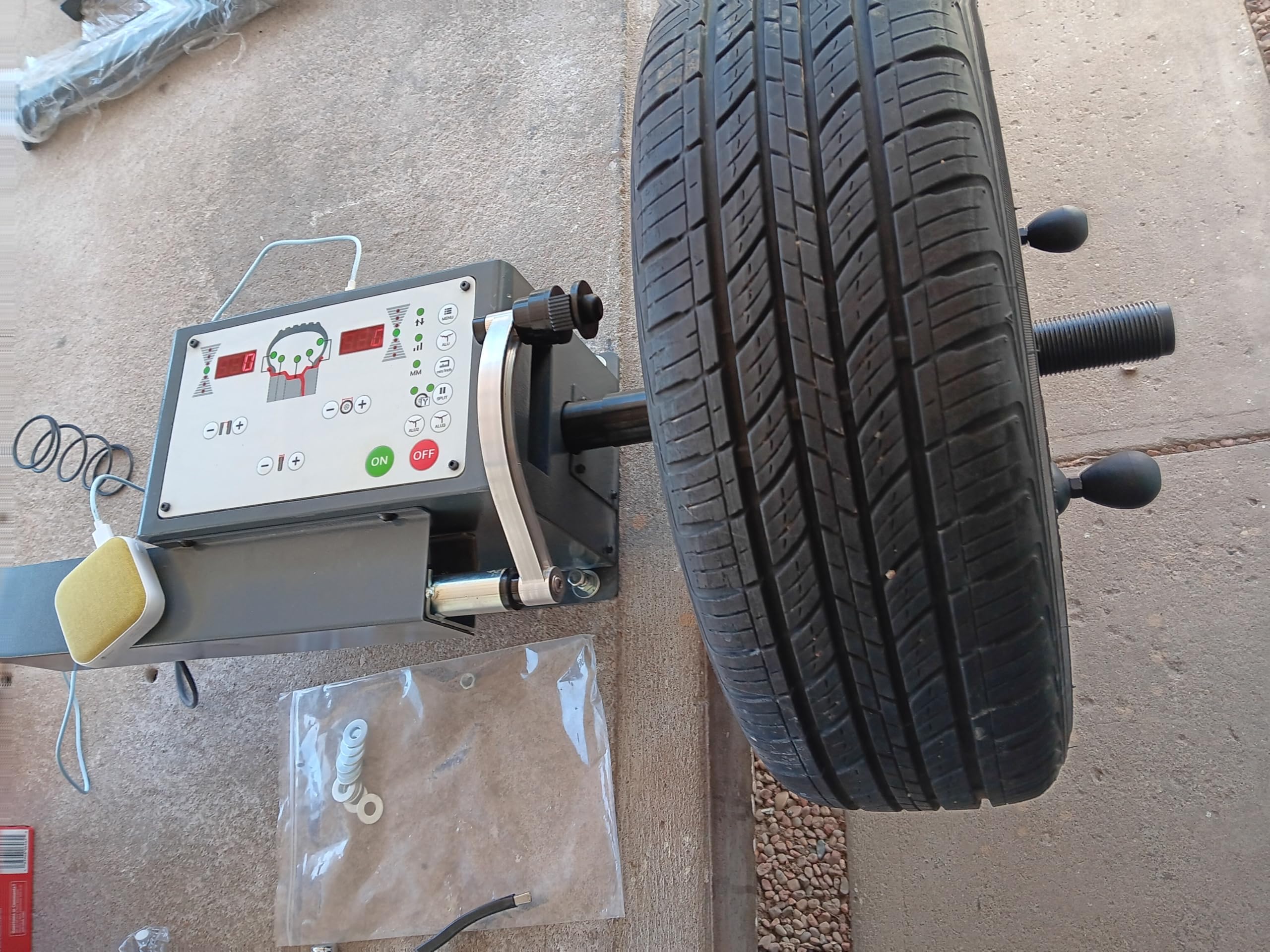 Tragbare Radwuchtmaschine I40 PRO für Heimwerkstatt, Auswuchtmaschine halbautomatisch,Garage, Reifenwuchtmaschine mit USB-Typ-C-Anschluss (5 V/1 A), Kleiner und Leichter