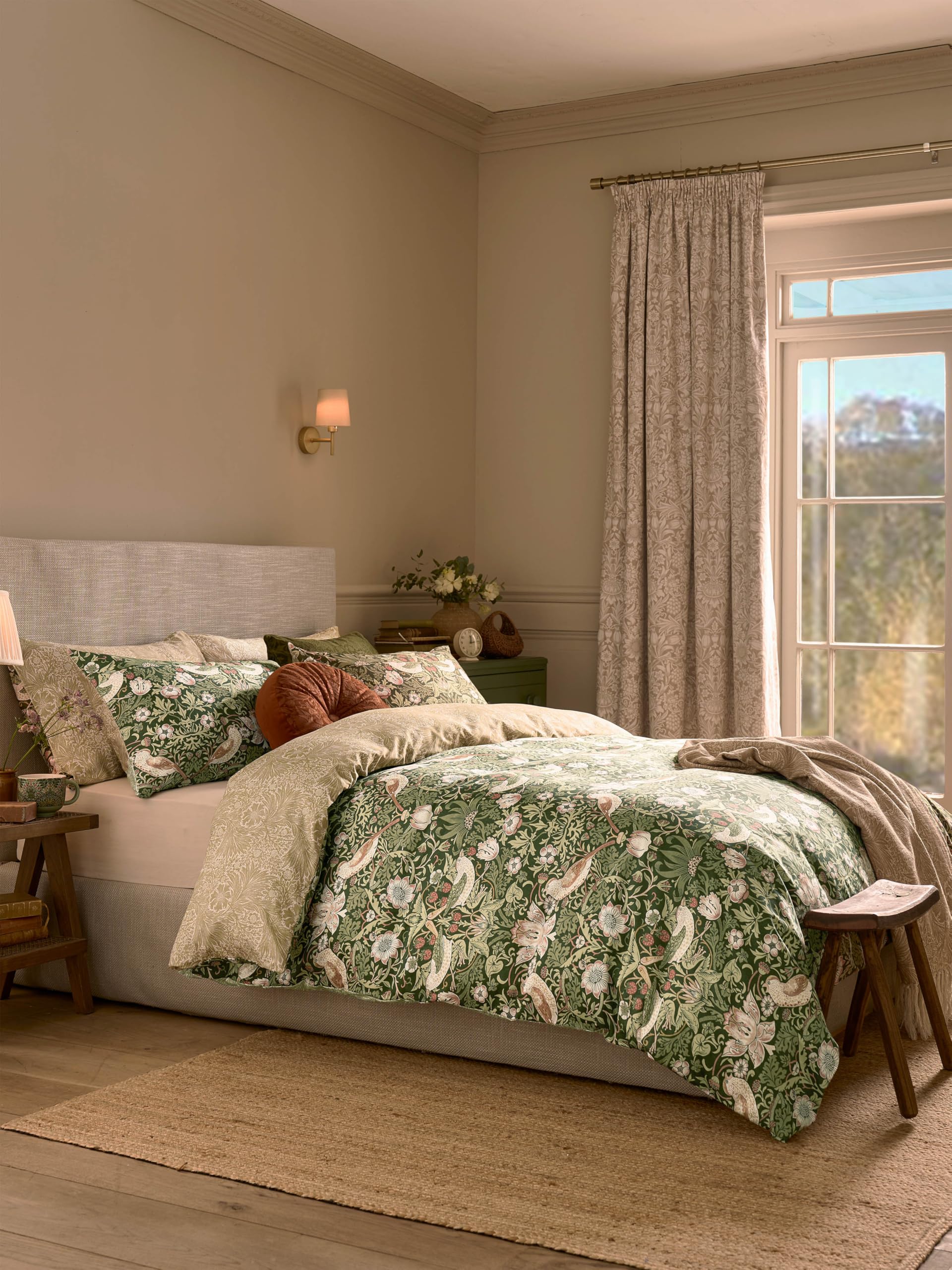 William Morris at Home Strawberry Thief 100% Cotton Sateen Duvet Cover Set 220 Thread Count In Nettle (King Size: 230cm x 220cm)