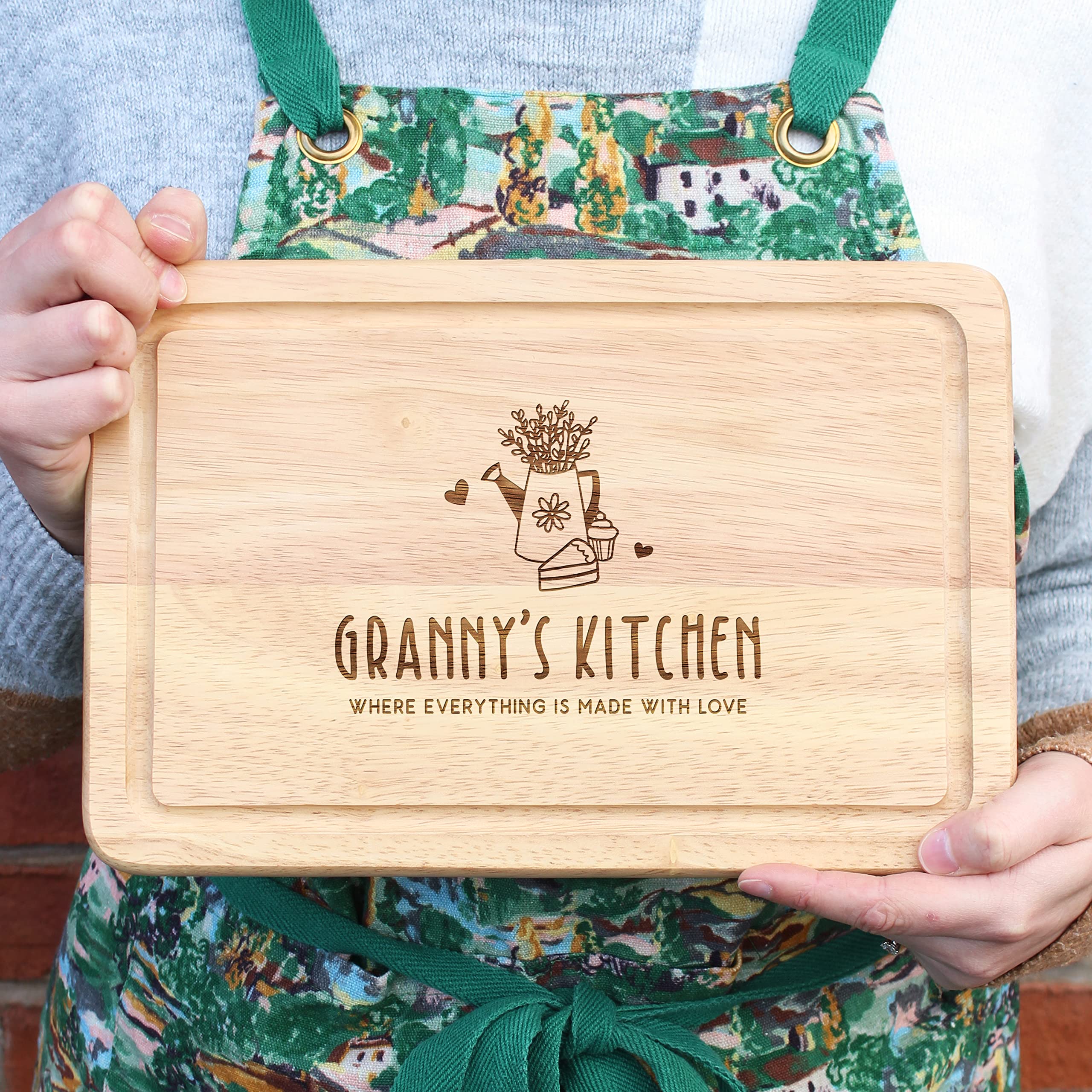 eBuyGB Granny's Kitchen Chopping Board, Cooking Gifts for Her, Birthday, Mother's Day Gift for Granny, Engraved Wood Cutting Board