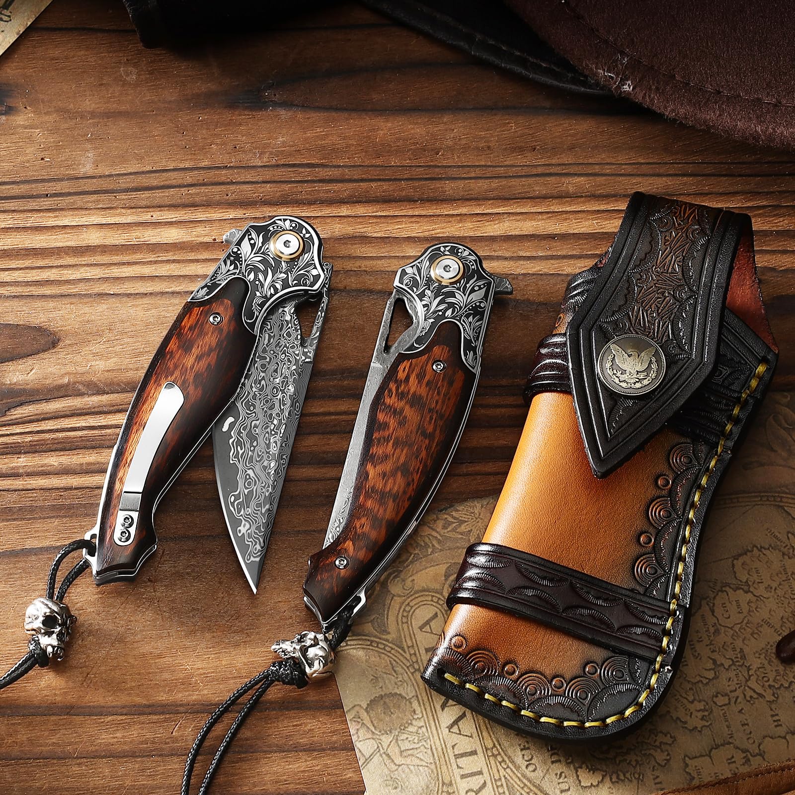 Handgefertigtes Taschenmesser aus Damaszenerstahl, Unisex-Klappmesser mit Lederscheide und Taschenclip, mit rutschfestem Holzgriff. Ideal für Outdoor-Abenteuer und als EDC-Campingmesser.