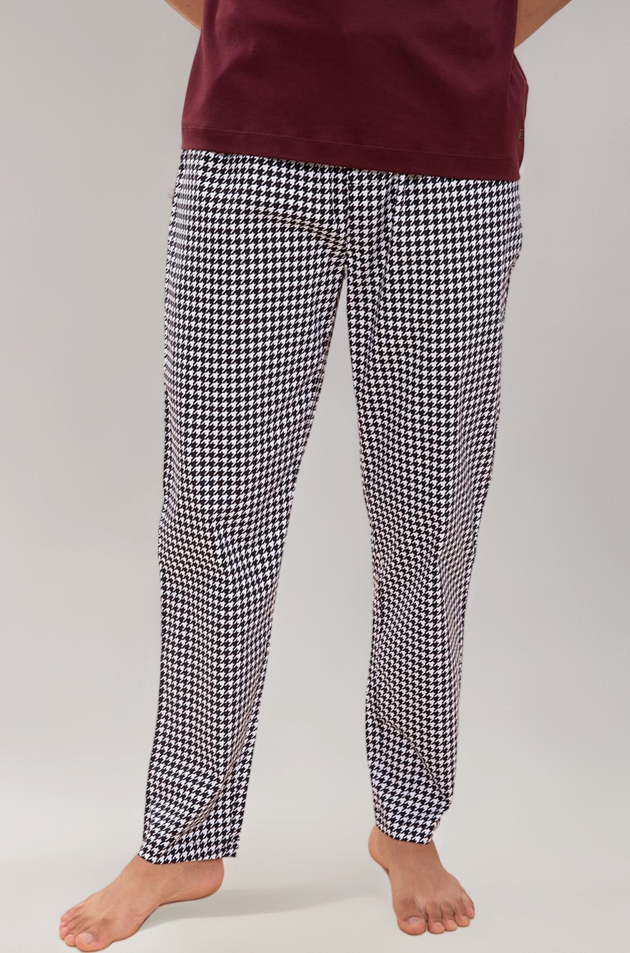 Regular Fit Cotton Blend Woven Casual Style Pyjama Dual Pockets Breathable Microfibre Waistband Anti-Bacterial Stretchable Soft Comfortable Pyjama For Men