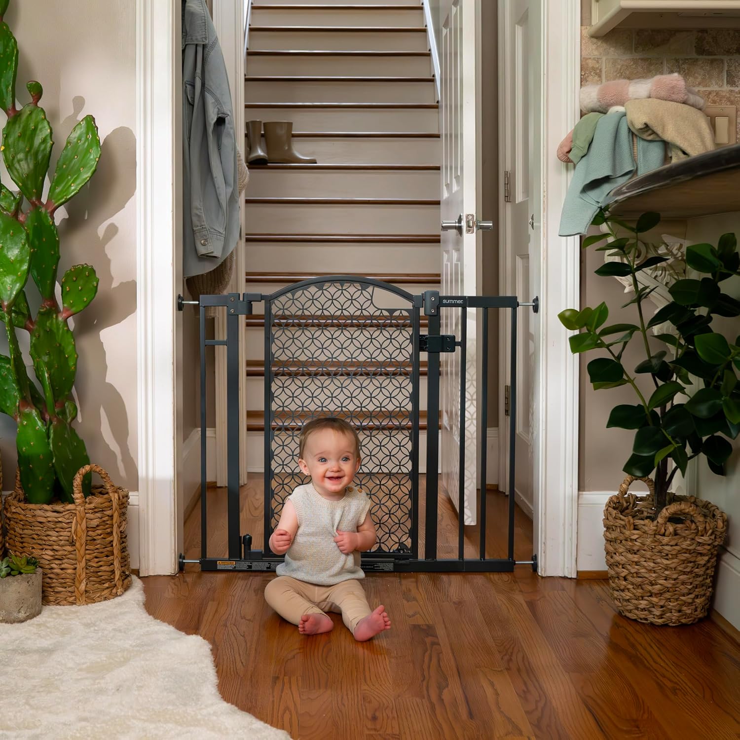Summer Infant Modern Home Walk-Thru Safety Pet and Baby Gate, 28"-42" Wide, 30" Tall, Pressure or Hardware Mounted, Install on Wall or Banister in Doorway or Stairway, Auto Close Door - Gray