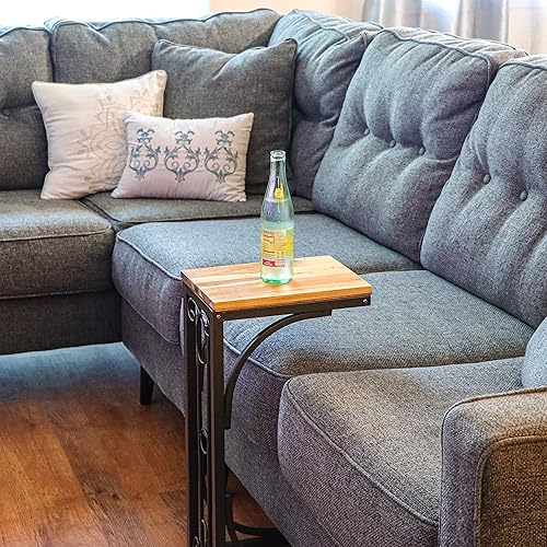 Vista 2 de Trademark Innovations Mesa auxiliar de madera de acacia con 2 meriendas, diseño de voluta Diseño de pergamino