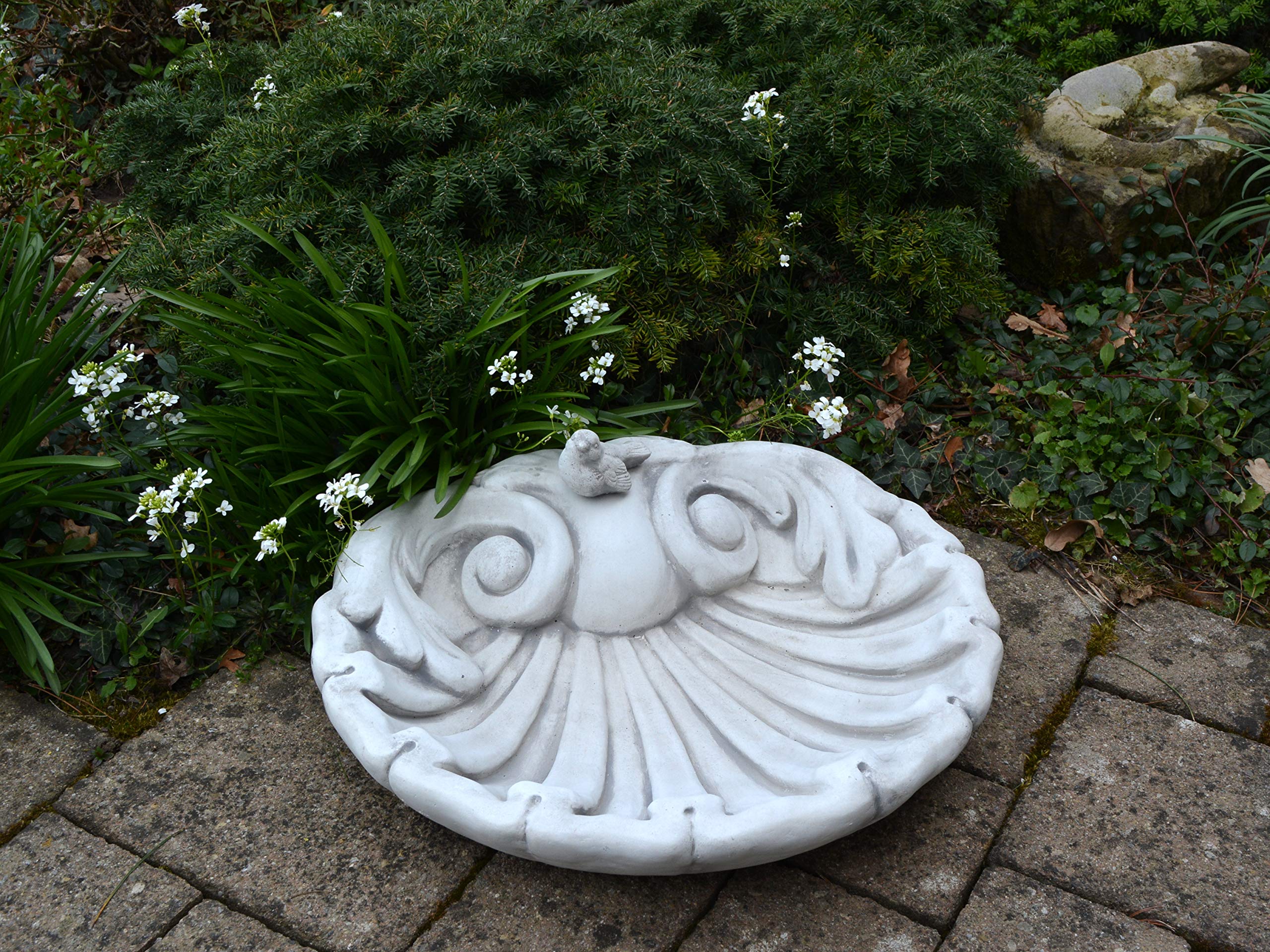 gartendekoparadies.de Aufwendig Verzierte Vogel-Tränke aus Steinguss, H. 16 cm, 48 x 48 cm, 18 kg, Grau, Frostsicher für Außenbereich