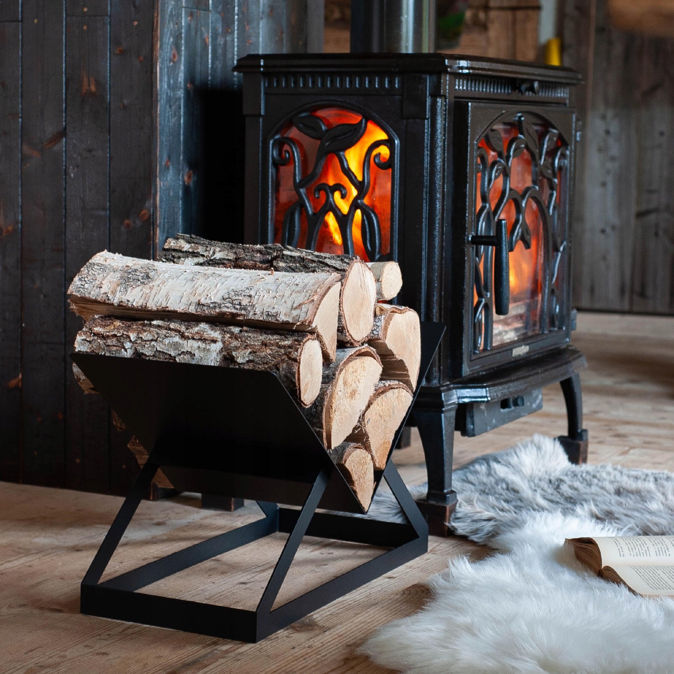 Kapaga – Dreieckiger Kaminholzständer aus Metall, Kaminholzregal 26x37,5x55 cm, Holzlager innen, geschweißt – sofort einsatzbereit, pulverbeschichtet, Feuerholzständer, Brennholzkorb - Schwarz