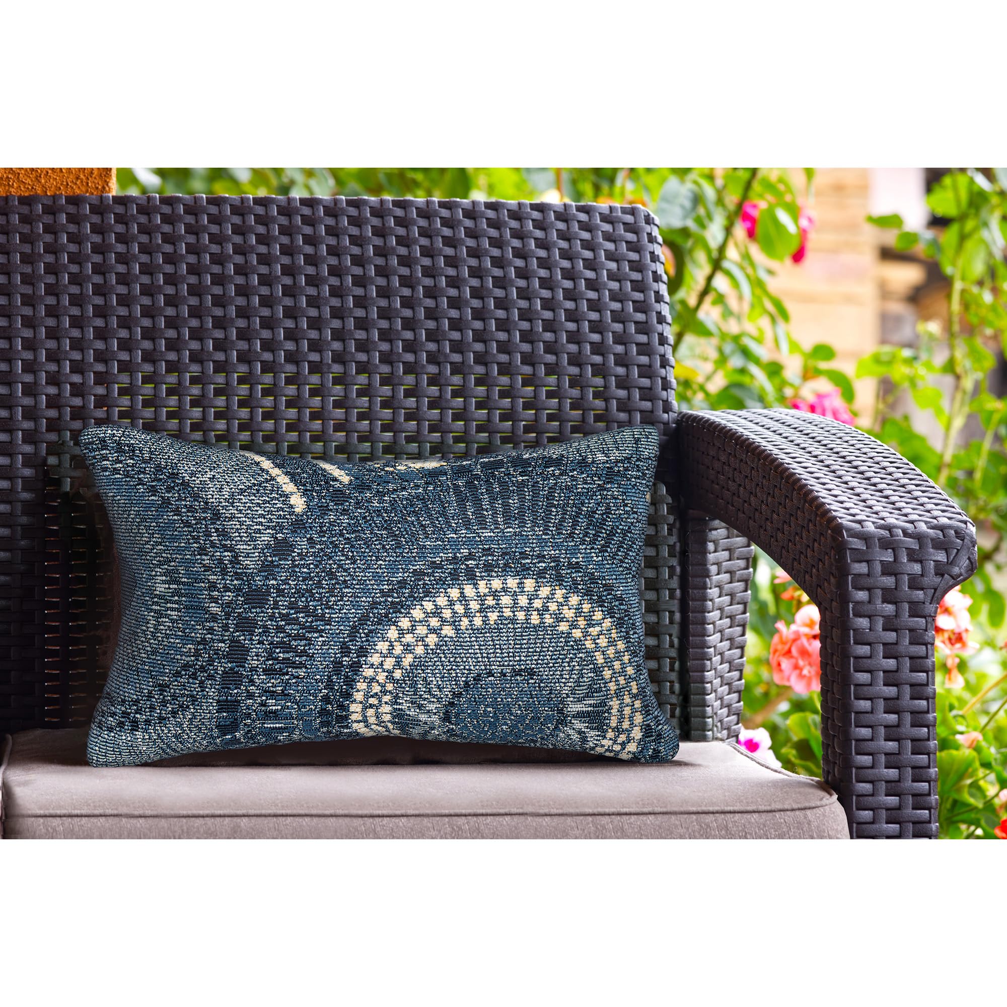 Liora Manne Marina Indoor/Outdoor Power Loomed Easy Care Pillows, Circles Delft, 12" x 18"