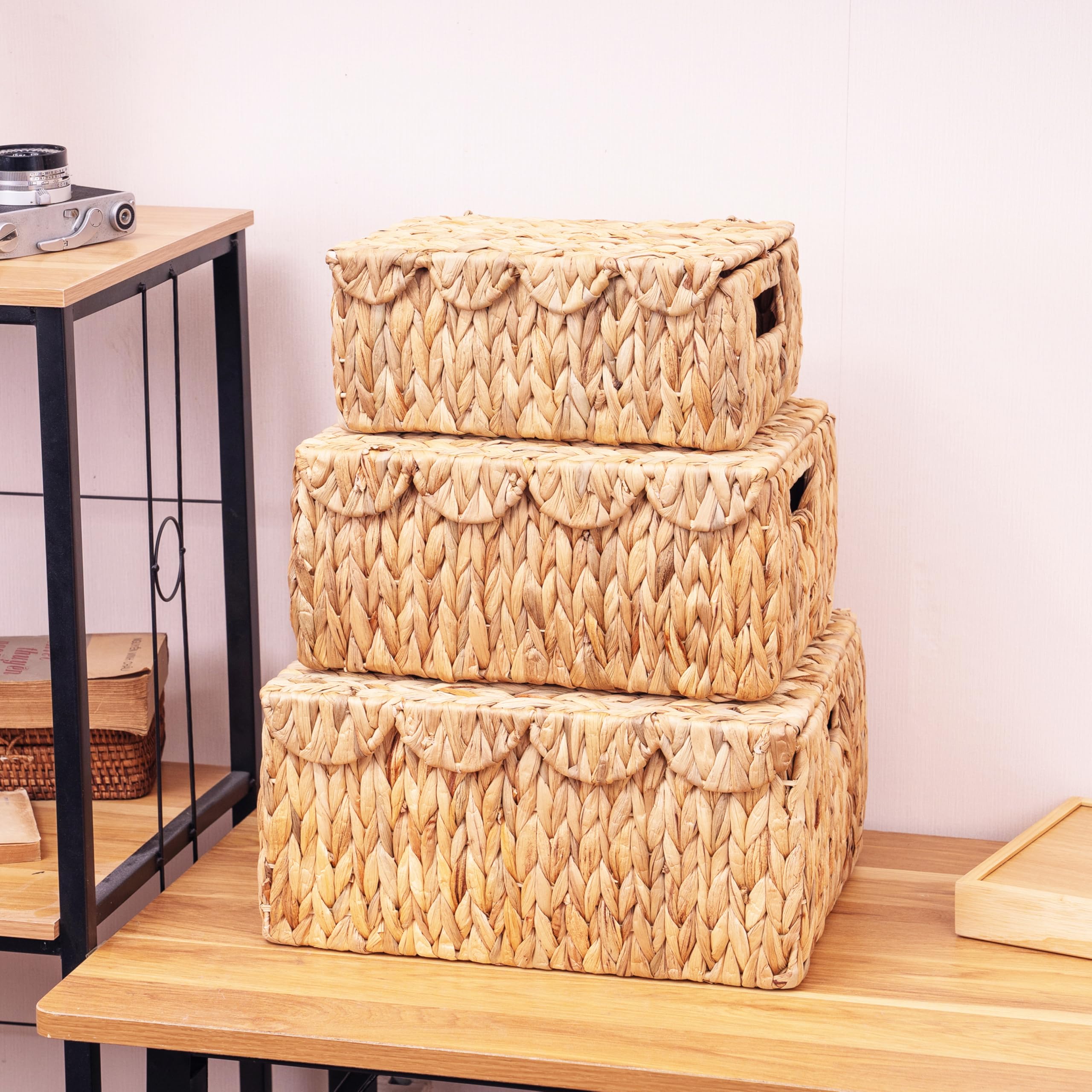 Juego de 3 cestas de mimbre con borde festoneado con tapa, cesta de almacenamiento de mimbre rectangular con asas integradas, organizador multiusos de ratán cajas de exhibición para estante 6