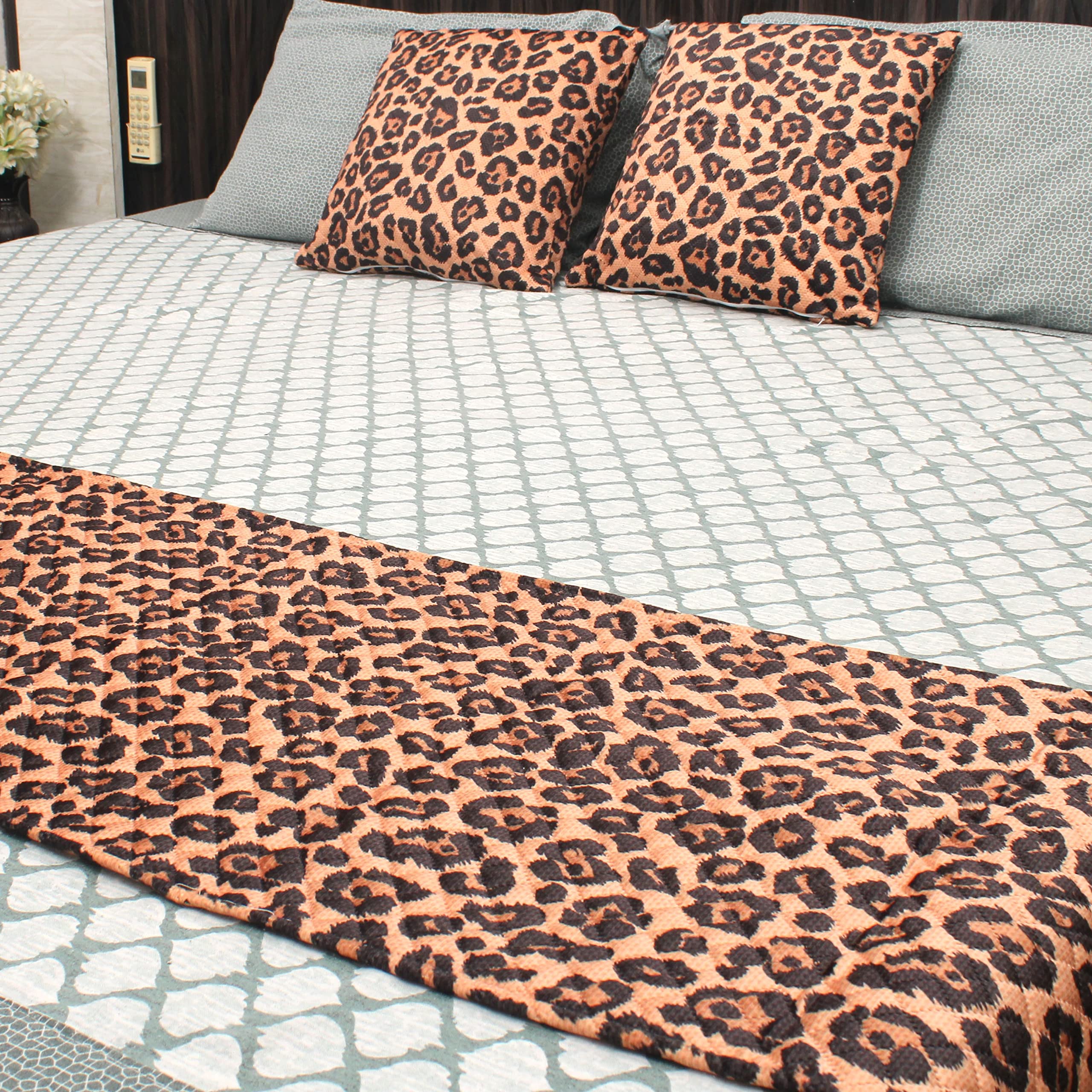 AAZEEM Exclusive Elegant Velvet Bed Runner Scarf Bed Decoration Design Bed Runner with 2 Cushion Covers -(16X98 Inches) 1