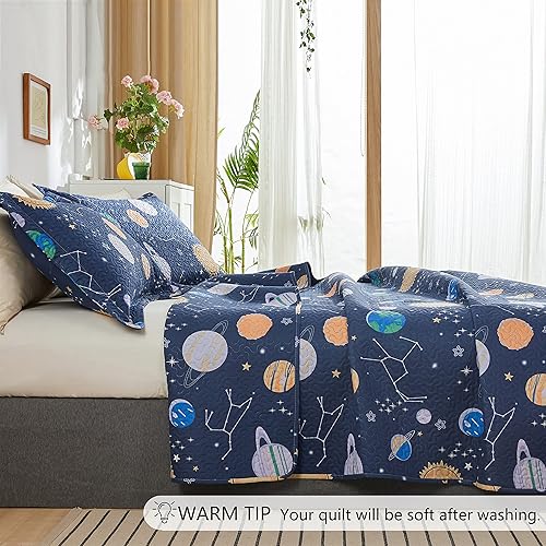 Miniatura 10 de Juego de colcha de 3 piezas para niños y niñas, diseño de galaxia y aventura con fundas de almohada, diseño de cohete y planeta, juego de ropa de