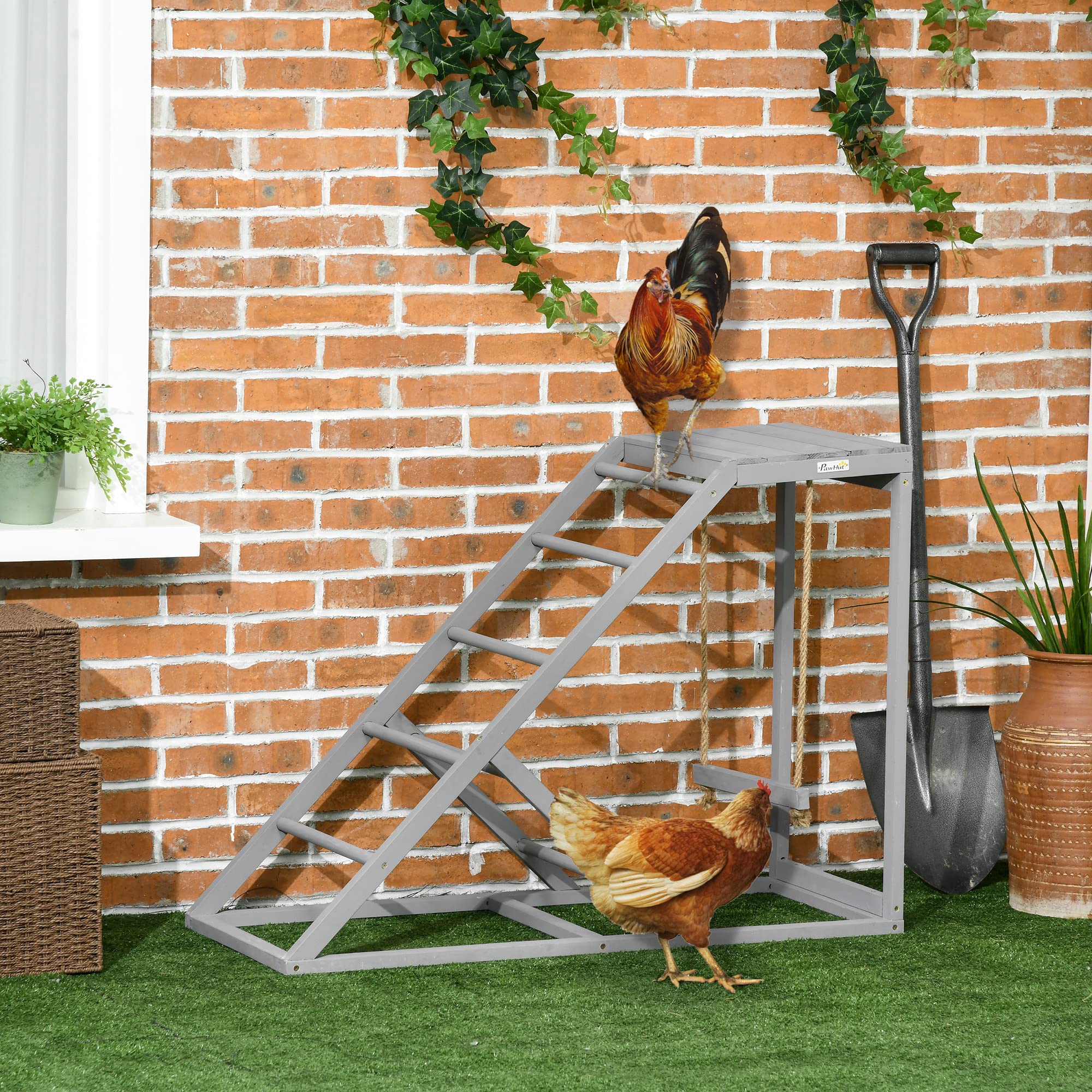 PawHut Posatoio in legno per galline, area giochi in legno per galline con altalena, scala, piattaforma, zona naturale per, 96 x 40 x 71 cm, grigio