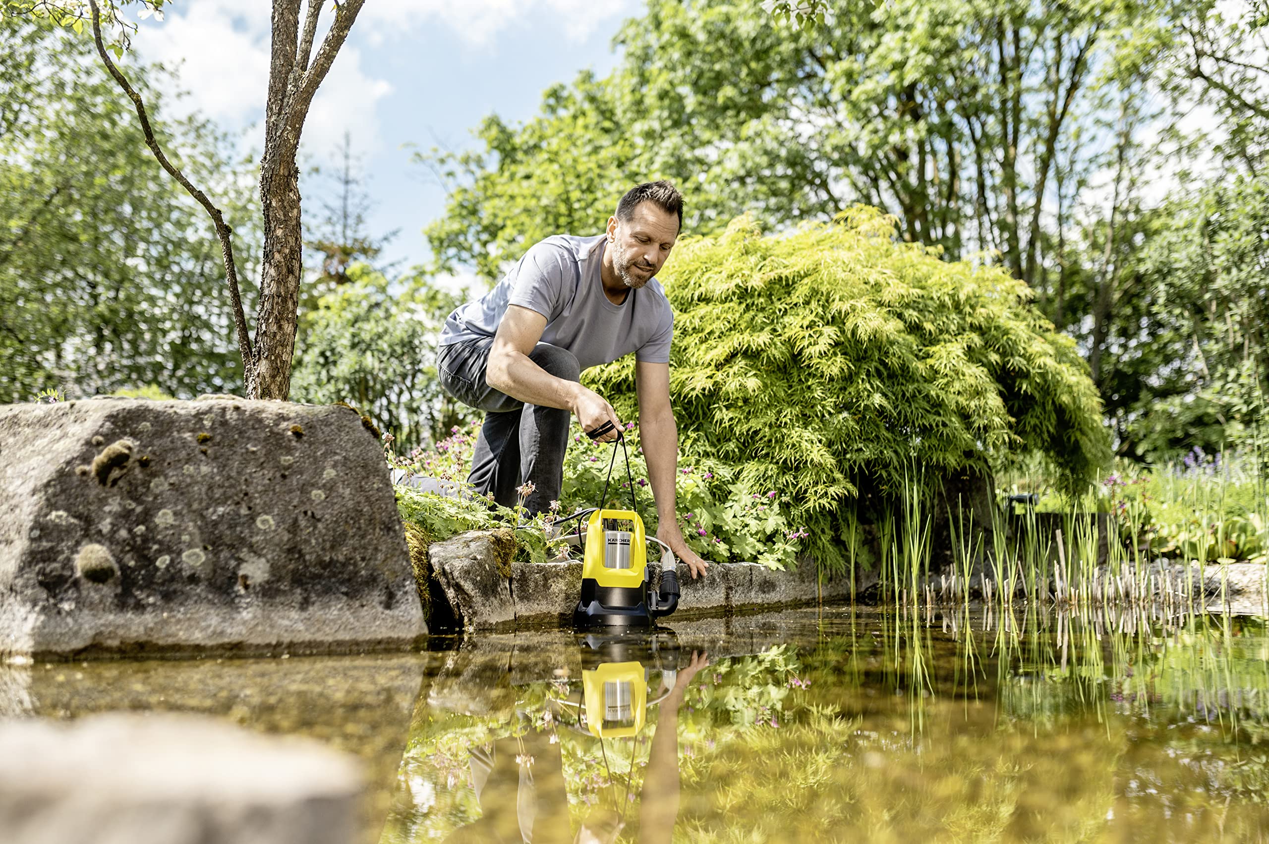 Kärcher SP 22.000 Pompe submersible pour eau sale Débit 22 000 l/h Profondeur d'immersion max. 7 m Taille des particules max. 30 mm Hauteur de l'eau résiduelle 35 mm Pression 0,8 bar