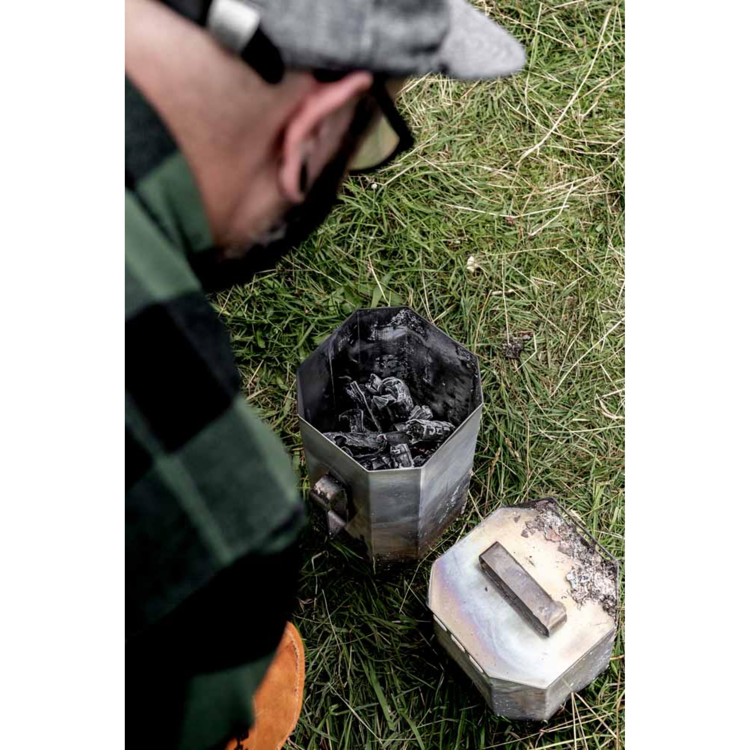 Petromax Kohlenschweler Edelstahl-Kasten Pyrolyse Holzkohle Herstellung