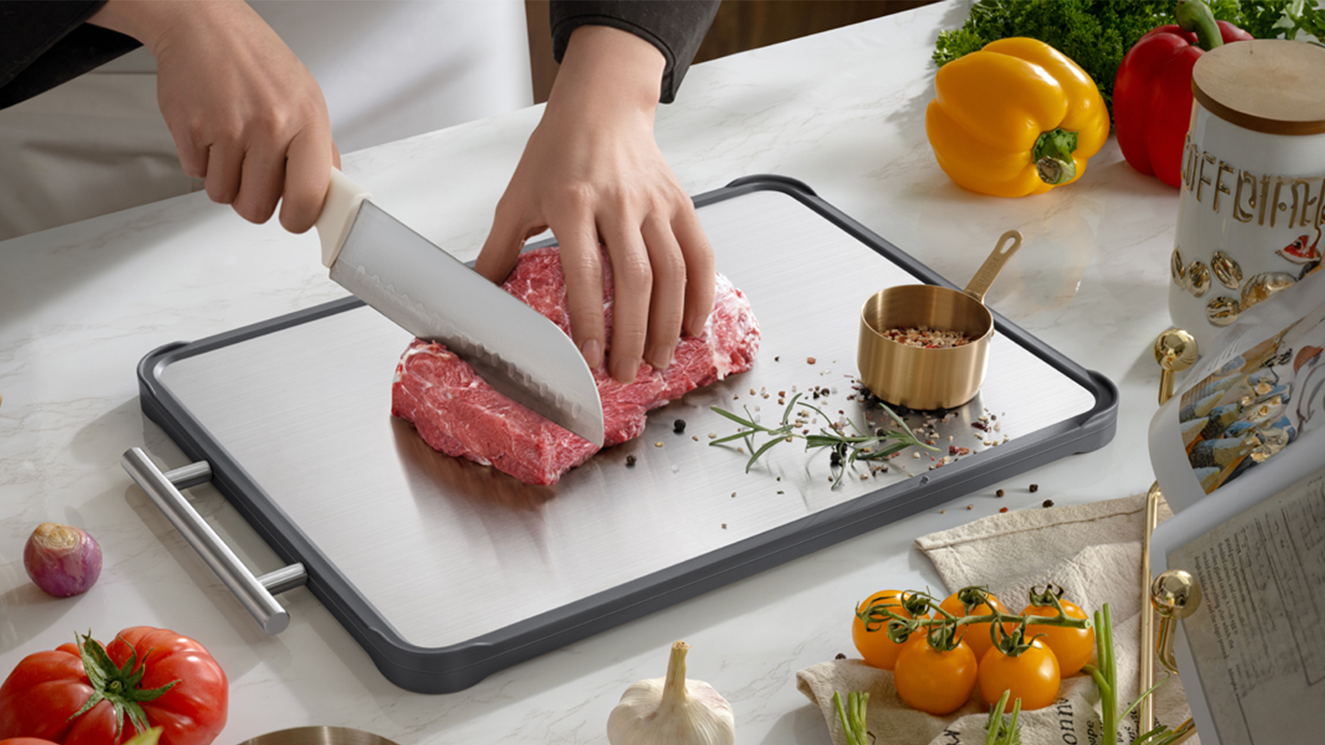 Tagliere Da Cucina 2-in-1 In Acciaio Inox E Paglia Di Grano, Con Manico E Foro Per Appenderlo - 4
