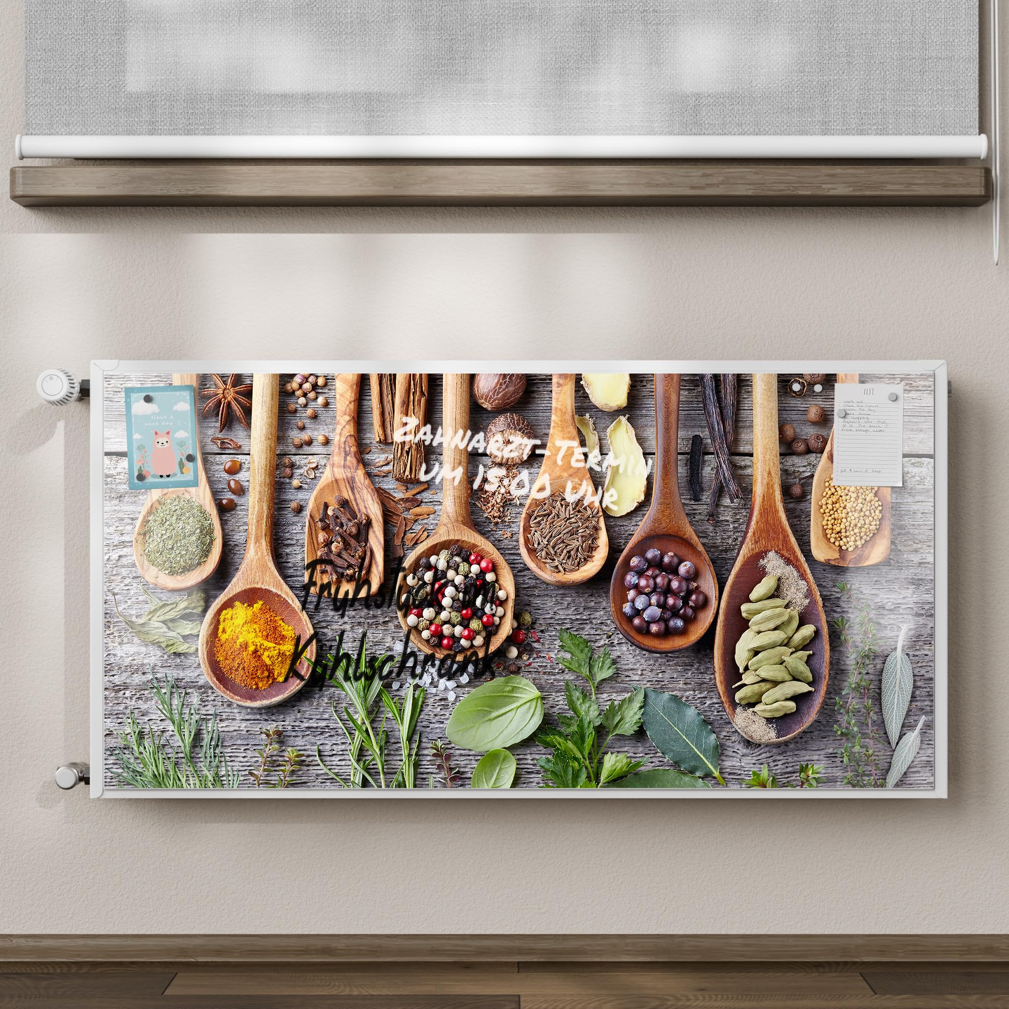 DEQORI Folia magnetyczna do ogrzewania 120 x 60 cm | motyw zdobiona łyżka kuchenna | dekoracyjna mata magnetyczna, ochrona grzejników | magnetyczna folia dekoracyjna, samoprzylepna, magnetyczna i do