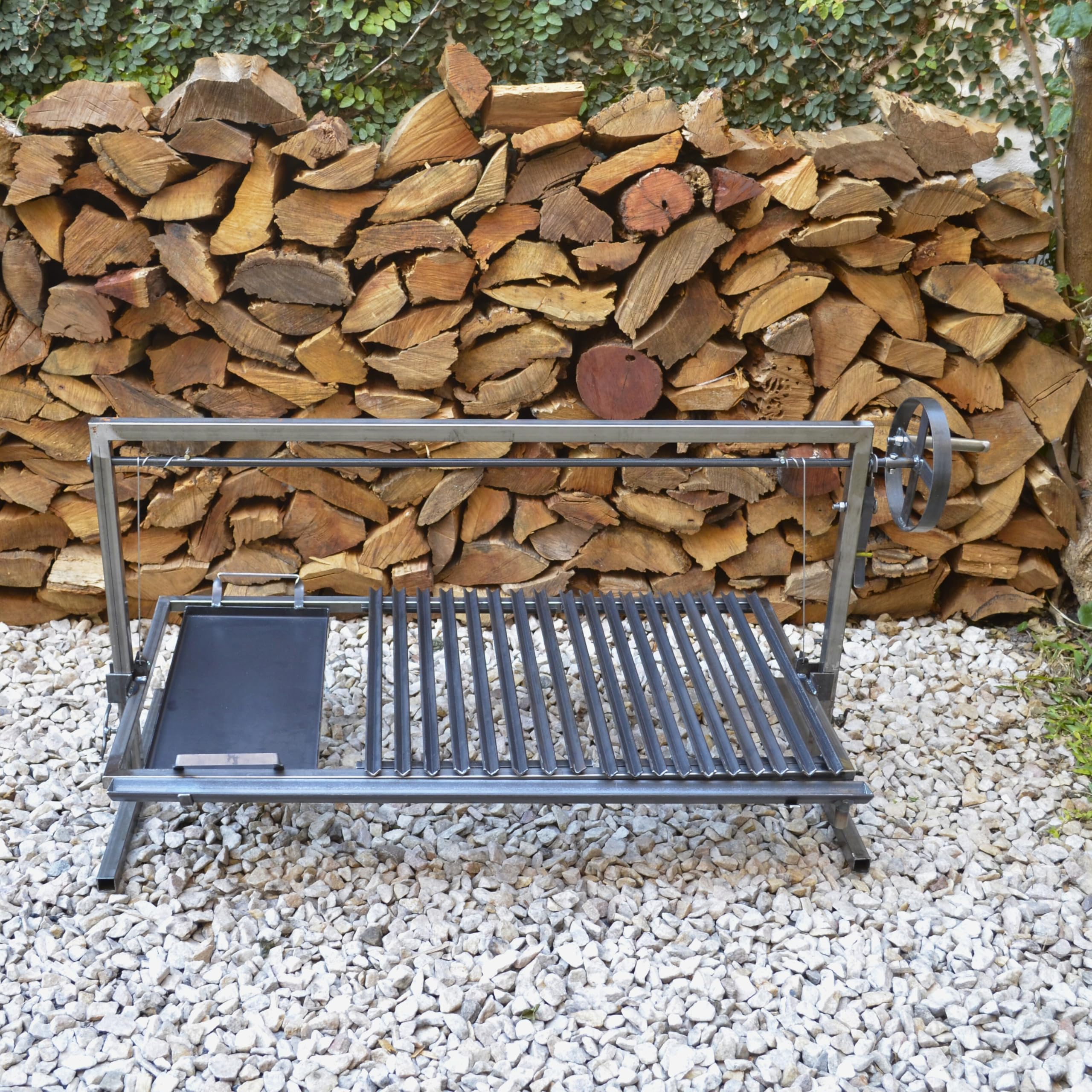 Grill a Carbonio Stile Argentino Santa Maria - Angolo a V - (Grill Santa Maria Stile Argentino + Piastra in Ferro)