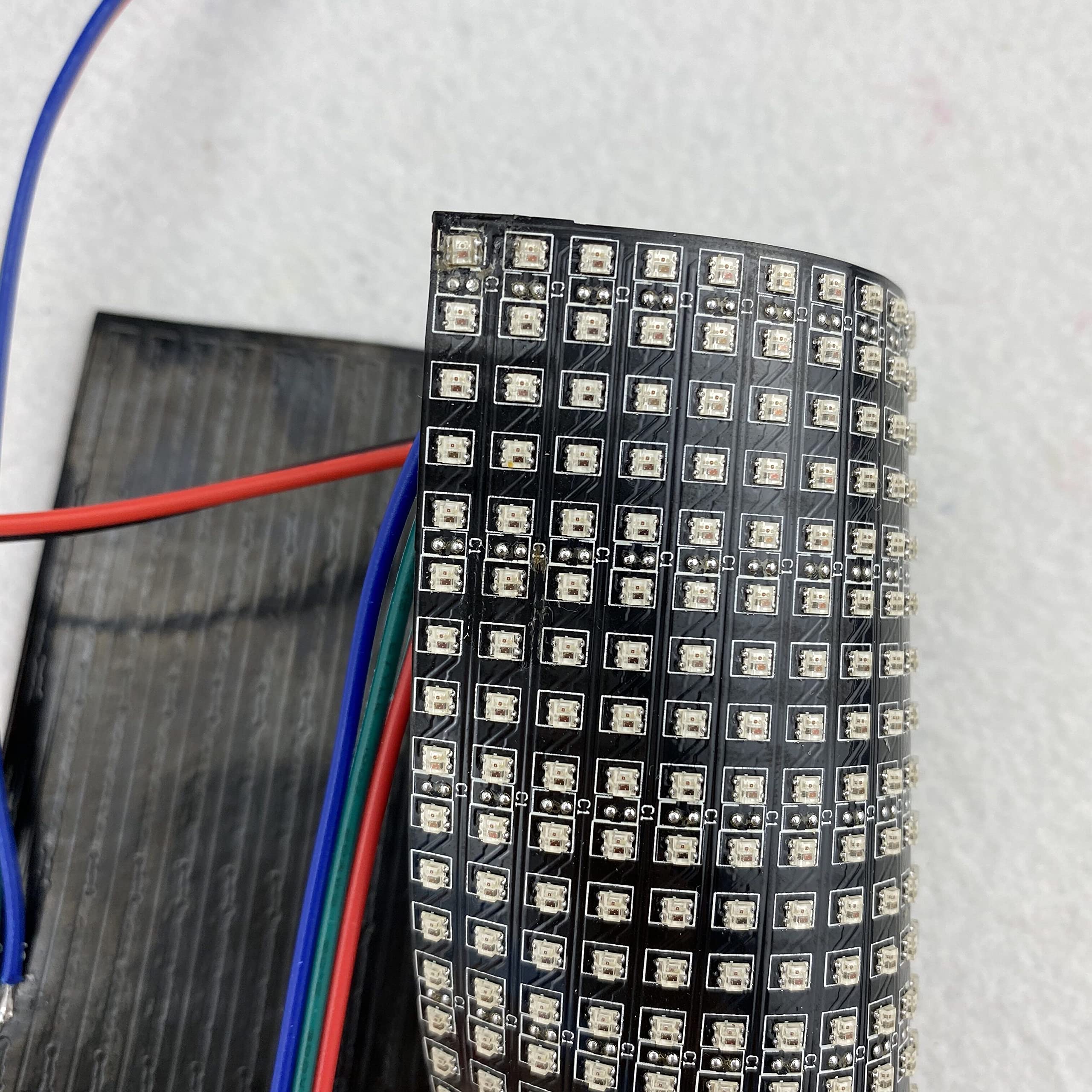 Panneau Lumineux Flexible adressable LED P5mm WS2812C-2020 SMD 18x32 Pixels, Taille: 90mm x 160mm, entrée DC5V, Tableau Noir