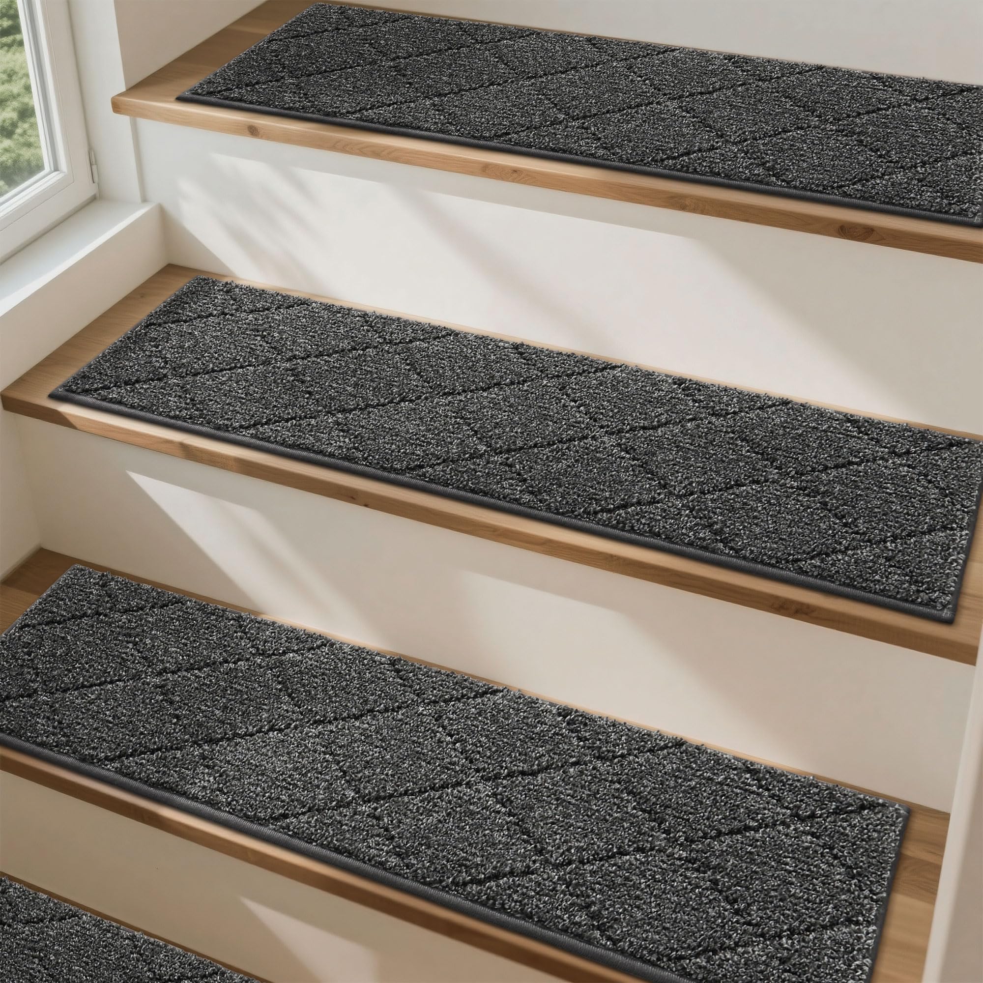 COSY HOMEER 15 Stück Treppenstufen Matten, 70 x 22 cm, Schwarz | Stufenmatten Selbstklebend, Rutschfest ohne Kleben, 100% Polyester, TPE-Rücken, waschbar, für Kinder, Senioren und Haustiere